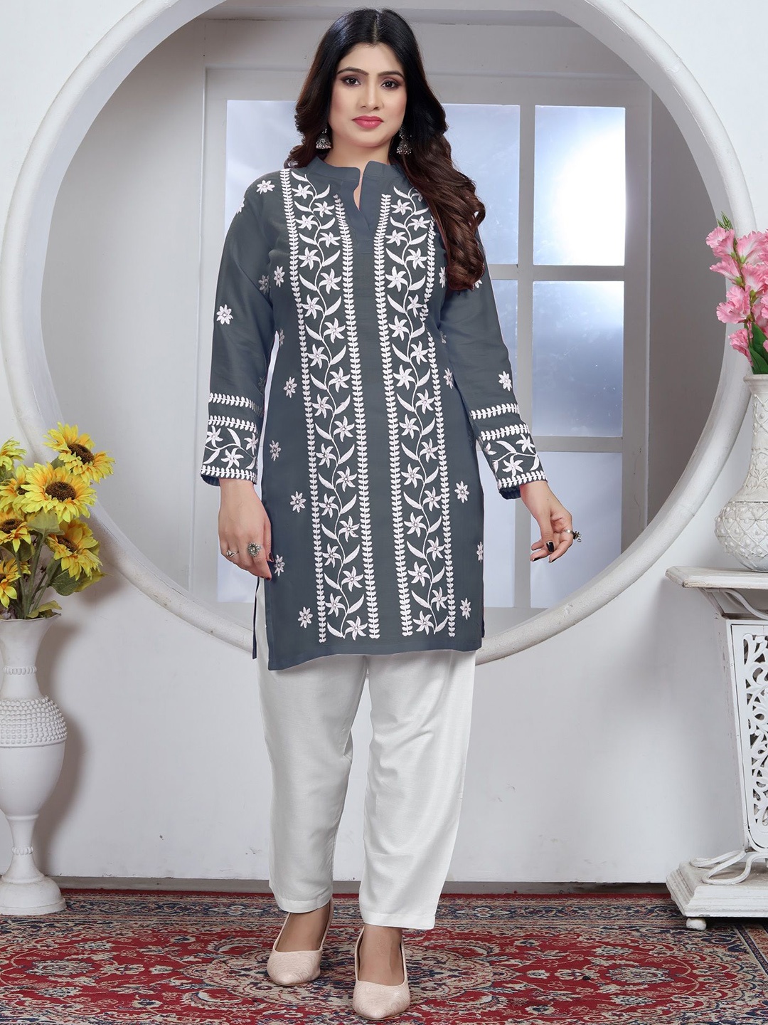 

JULEE Floral Embroidered Mandarin Collar Straight Kurta, Grey