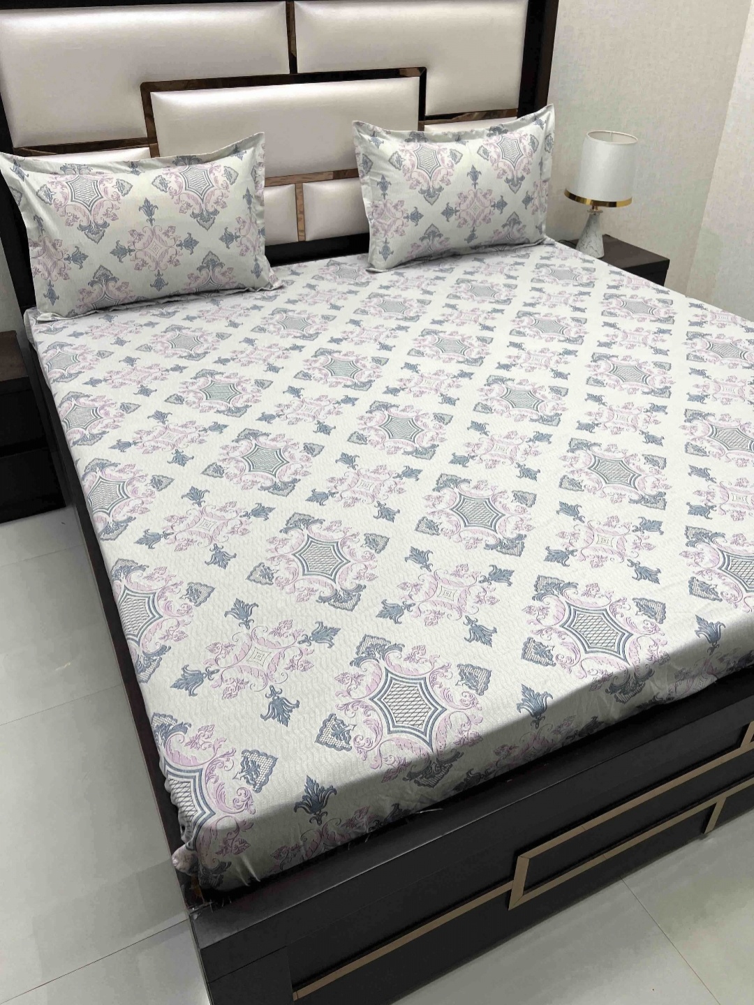 

Pure Decor Off White & Pink Ethnic Motifs Cotton 300 TC King Bedsheet with 2 Pillow Covers