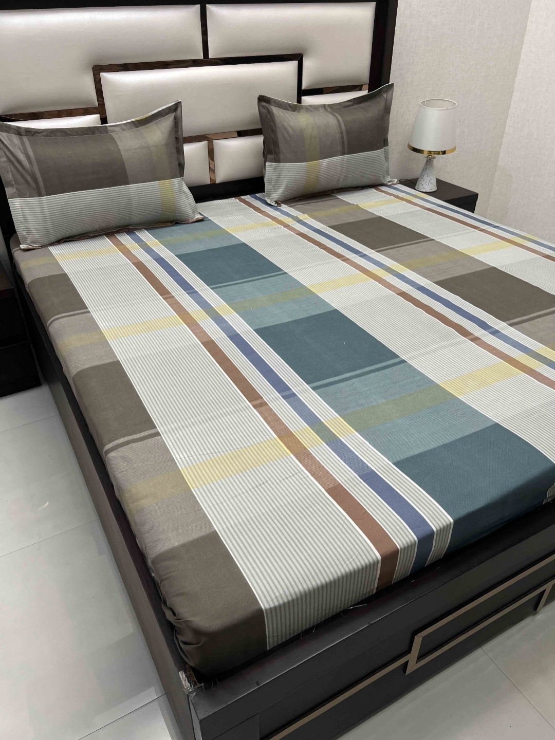 

Pure Decor Amulya Off White & Blue Printed 260 TC Microfiber Double Queen Bedsheet Set