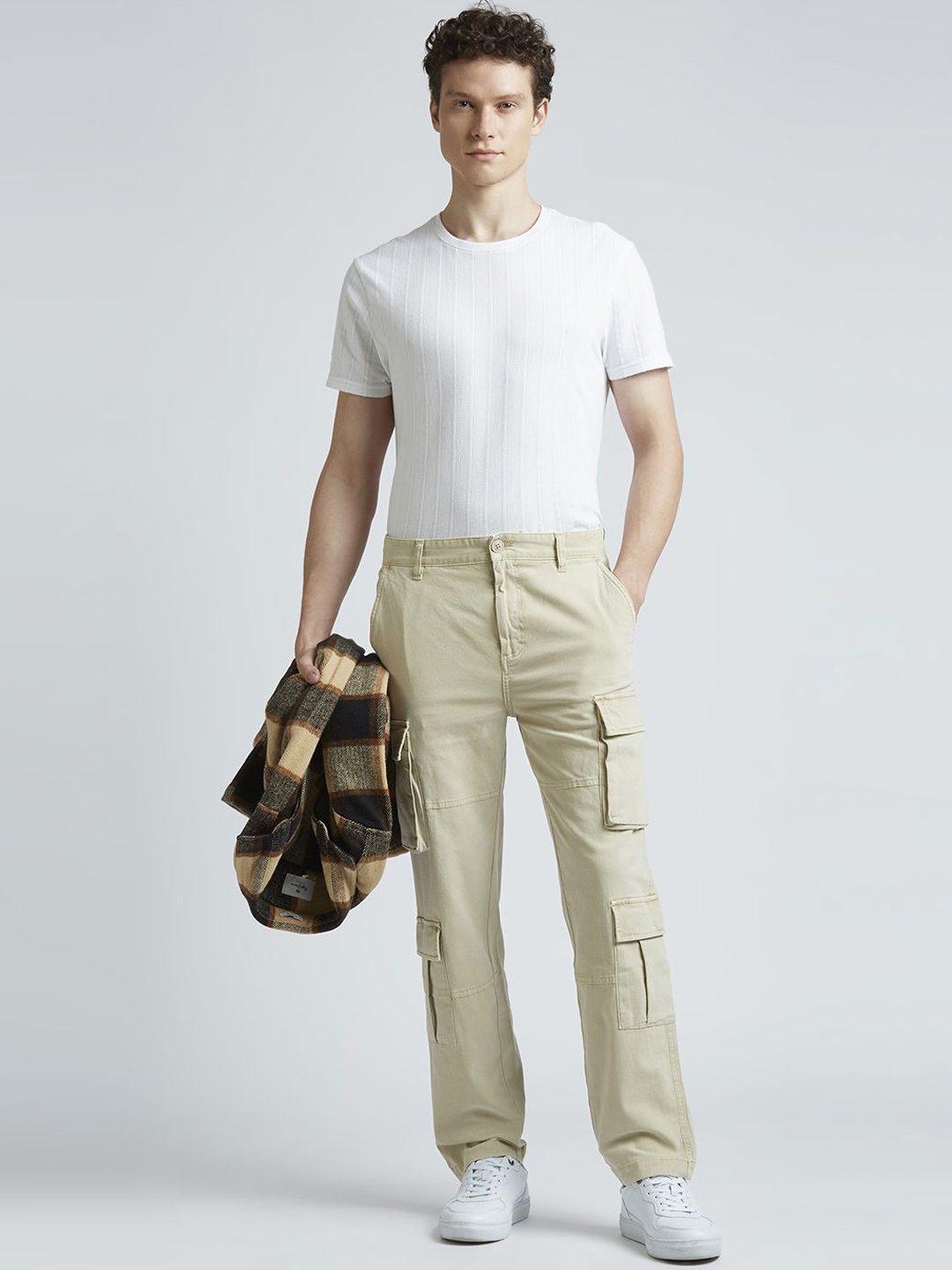 

Pepe Jeans Men Slim Fit Cargos Mid-Rise Trousers, White