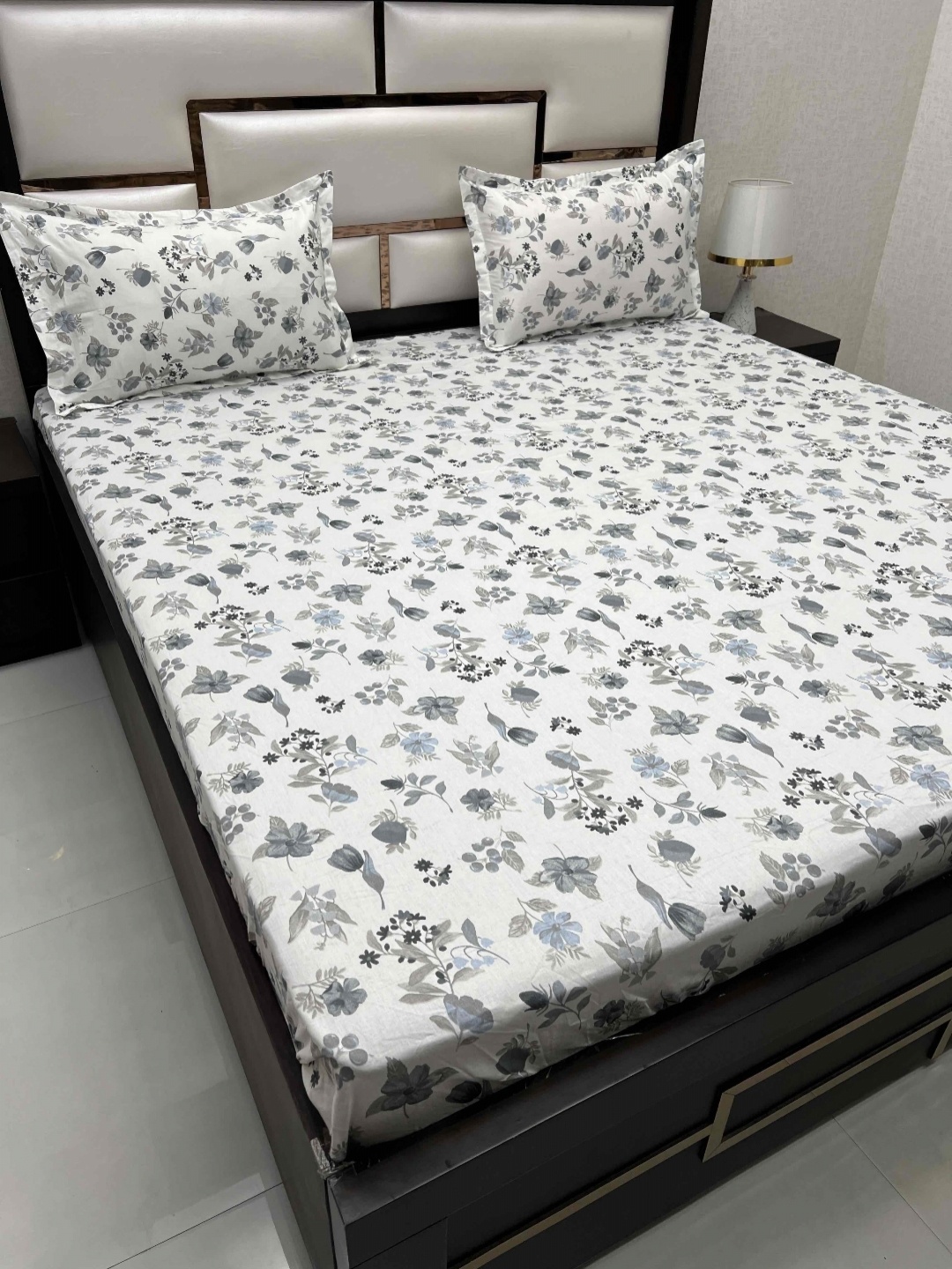 

Pure Decor Royal Velar White Printed Cotton 330 TC King Bedsheet With 2 Pillow Covers