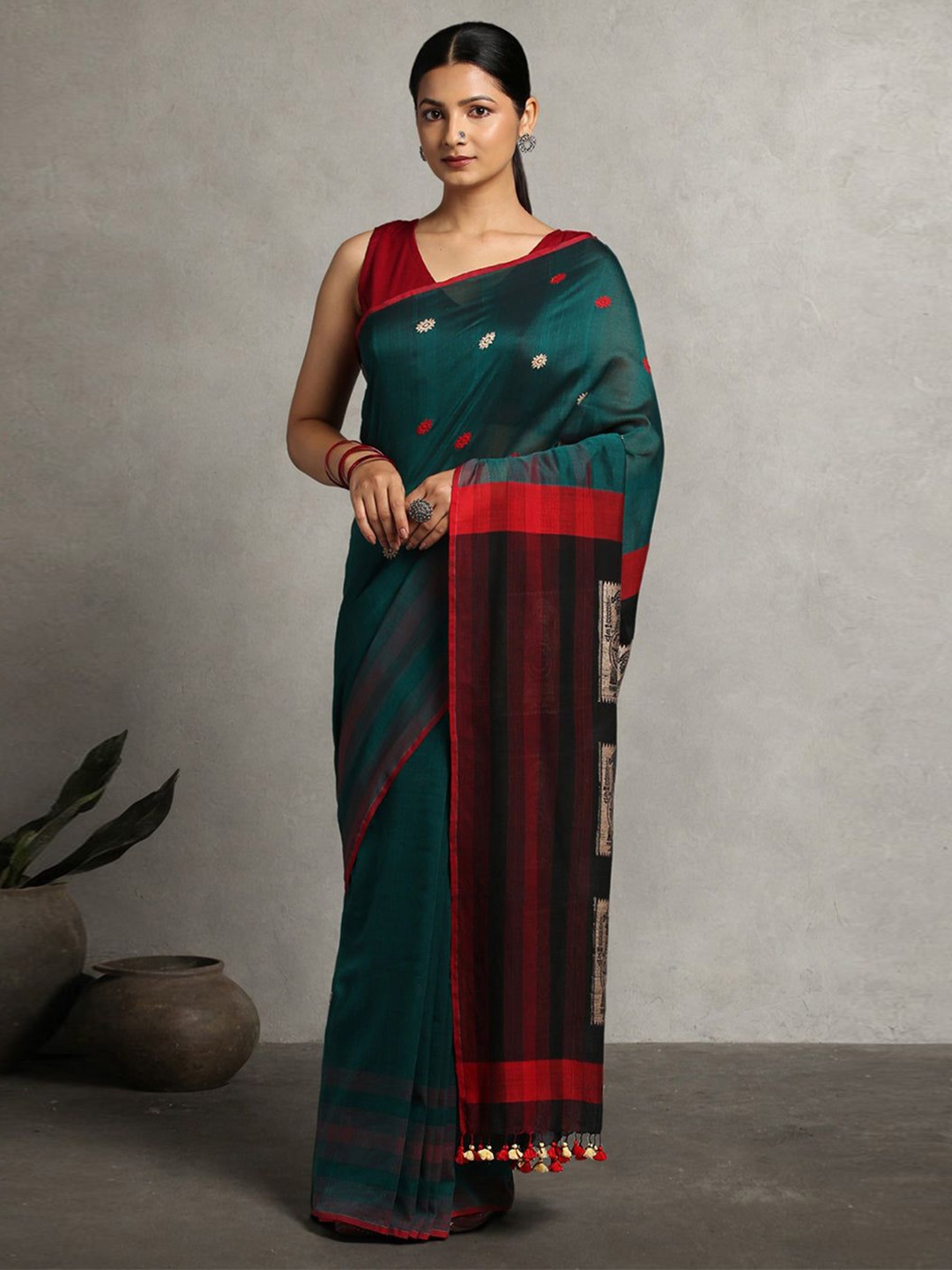 

ArtEastri Woven Design Pure Cotton Baluchari Saree, Green