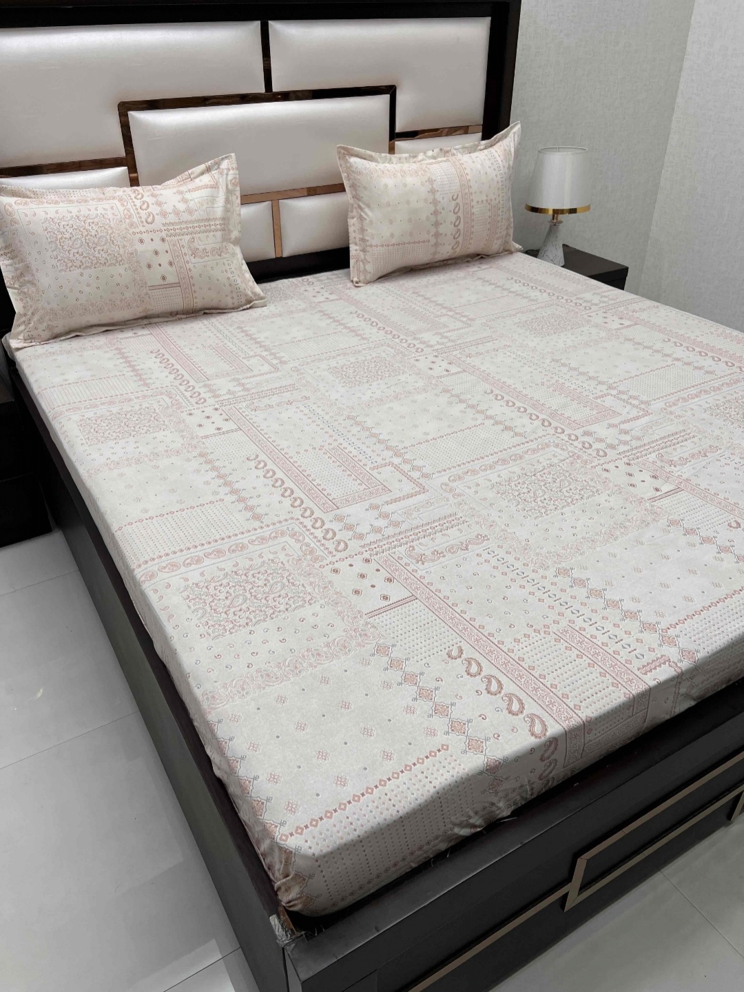 

Pure Decor Ruby Peach-Coloured Ethnic Motifs Fitted Cotton King Bedsheet & 2 Pillow Covers