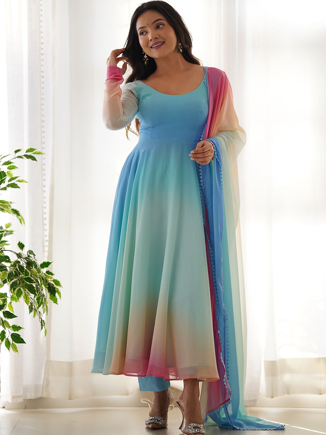 

Tanhai Ombre Dyed Regular Georgette Kurta With Pyjama & Dupatta, Blue