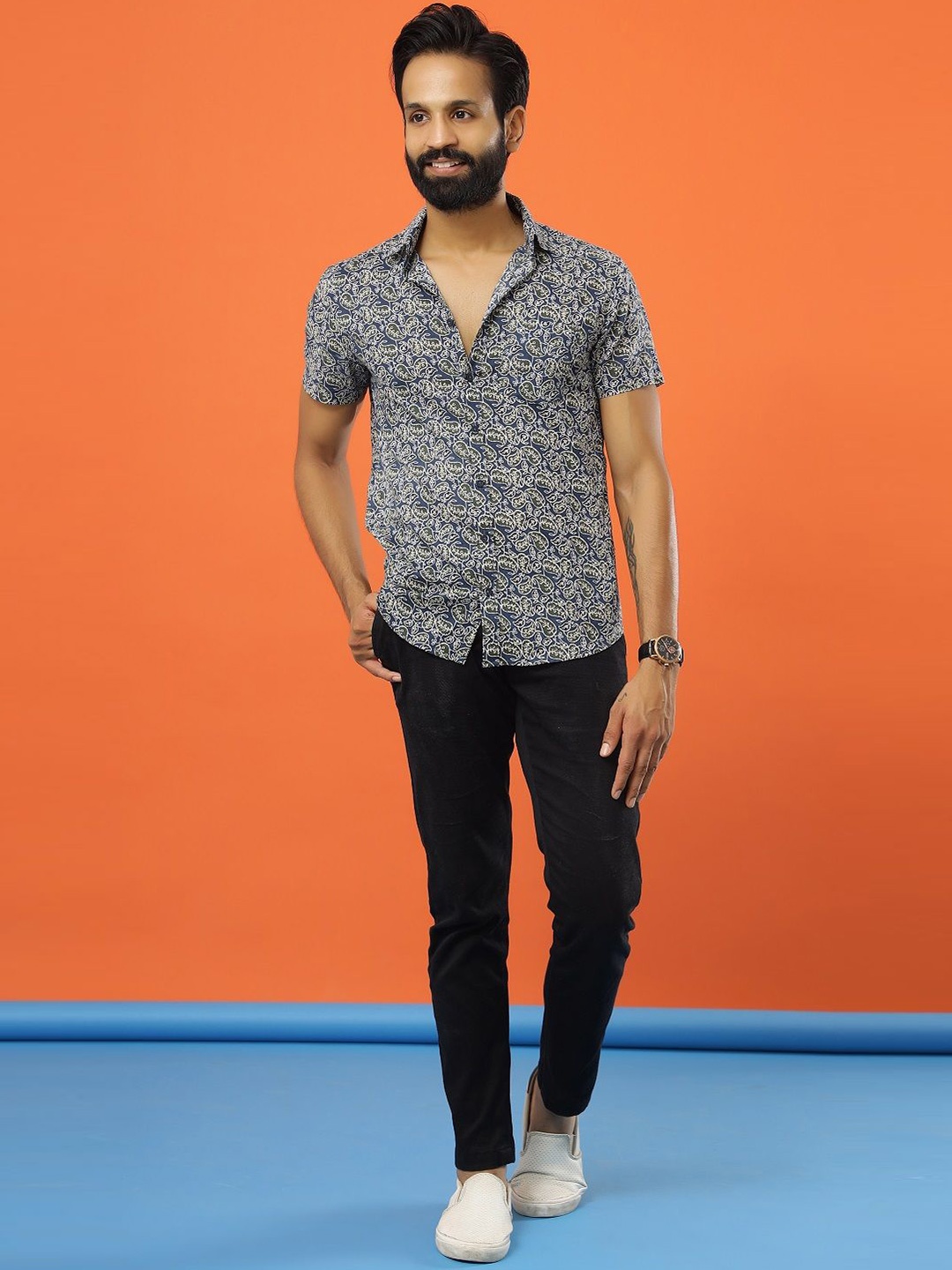 

SAY Men Classic Spread Collar Floral Printed Cotton Casual Shirt, Navy blue