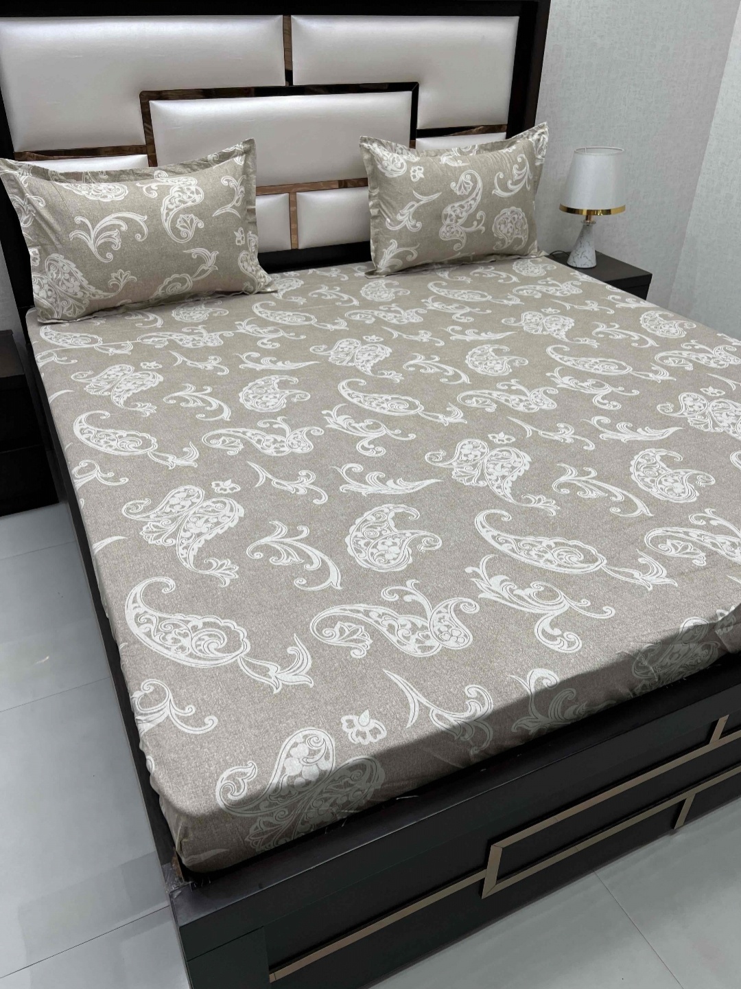 

Pure Decor Sapphire Beige Pure Cotton Fitted 220 TC King Bedsheet with 2 Pillow Covers
