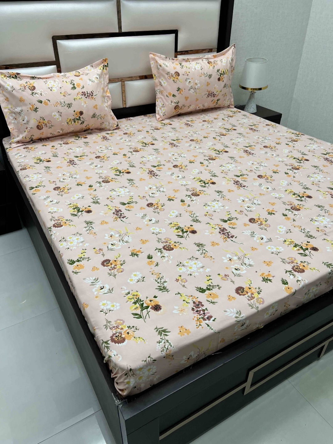 

Pure Decor Amulya Peach Coloured Floral Microfiber 260TC Queen Bedsheet & 2 Pillow Covers