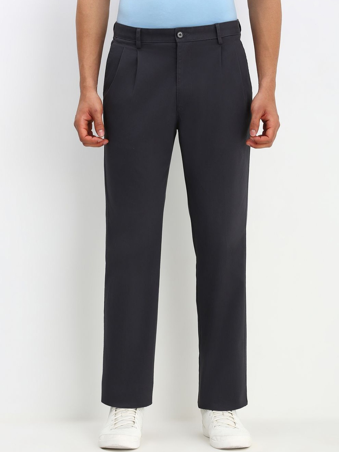 

Allen Solly Men Solid Regular Fit Pleated Trousers, Black