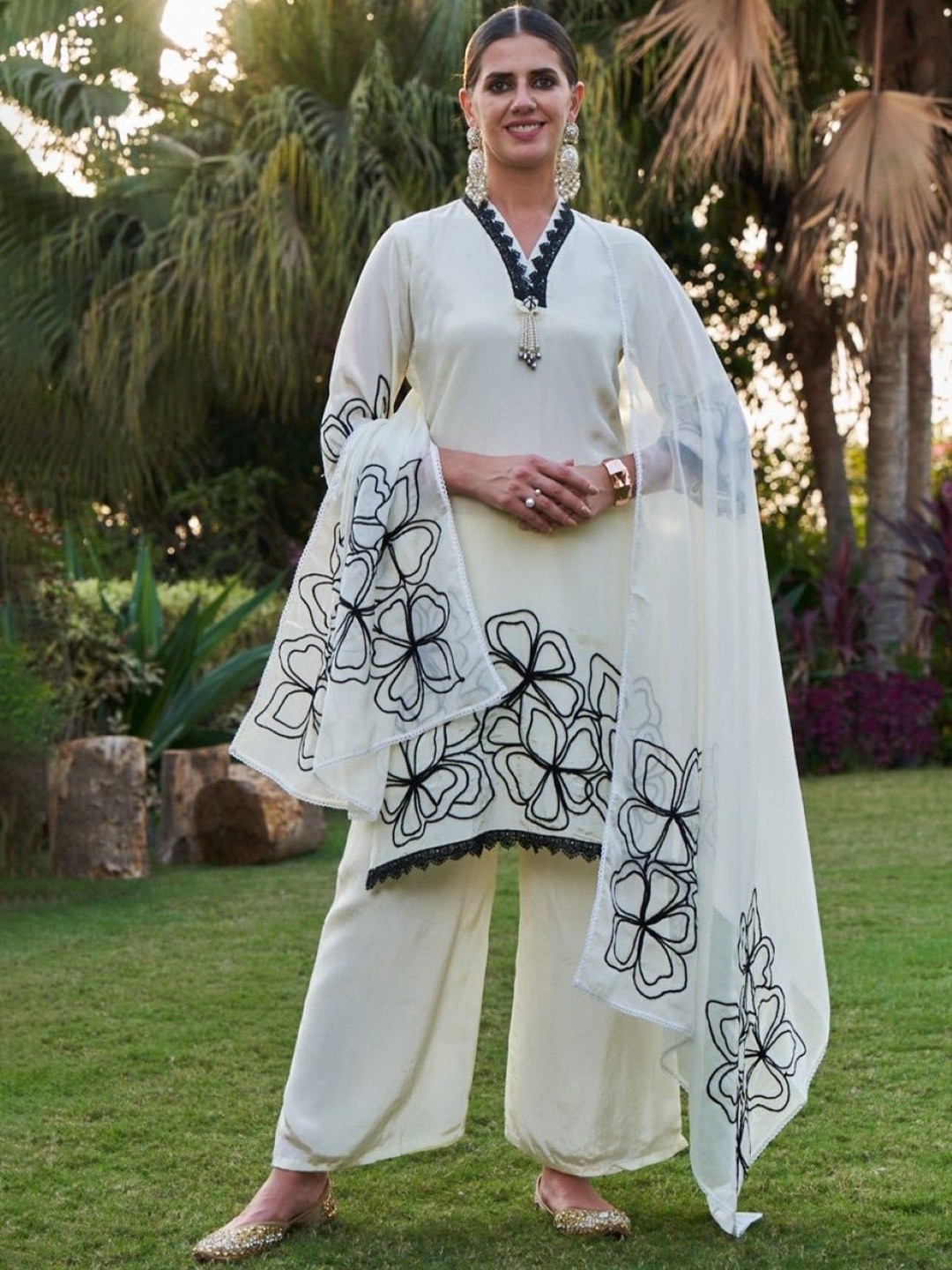 

AUTUMN LANE Ethnic Motifs Embroidered Straight Kurta With Palazzo & Dupatta, White