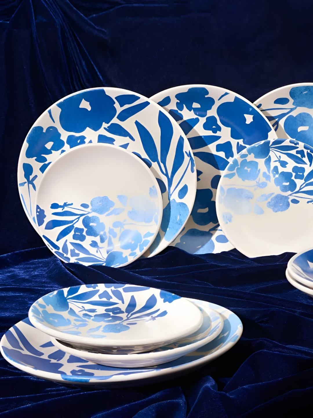 

AMALAFIEE CERAMICS Blue & White 6 Pieces Floral Printed Microwave Safe Ceramic Plates