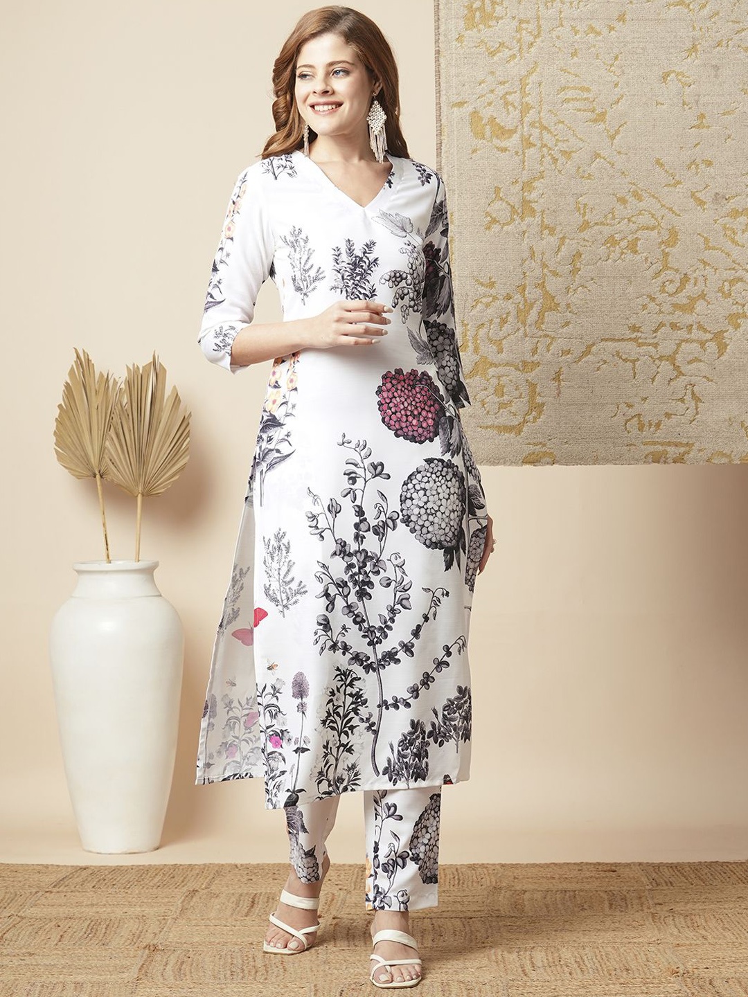 

GoSriKi Women Floral Printed Regular Kurta with Trousers, White
