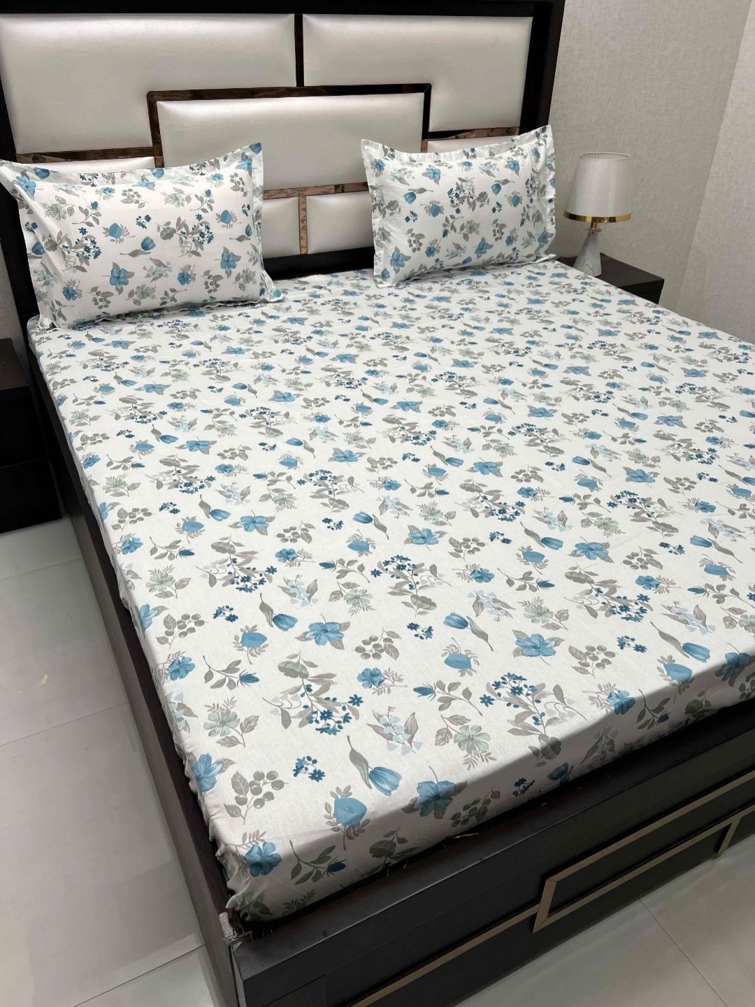 

Pure Decor Royal Velar White Floral Printed 250 TC Cotton King Bedsheet & 2 Pillow Covers