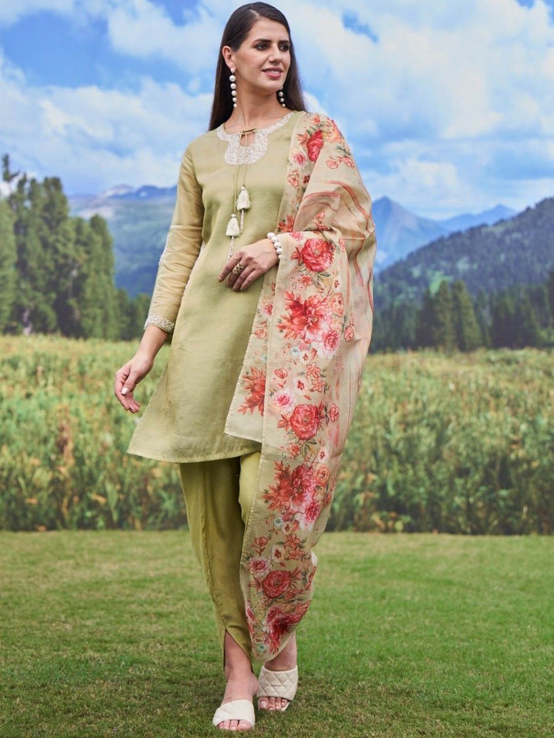 

AUTUMN LANE Tie-Up Neck Thread Work Straight Kurta With Trouser & Dupatta, Green