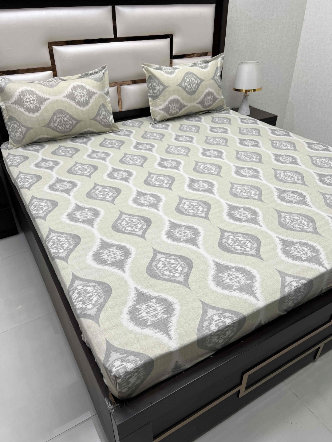 

Pure Decor Velar Fur Sib Green Printed Cotton 380 TC King Bedsheet With 2 Pillow Covers
