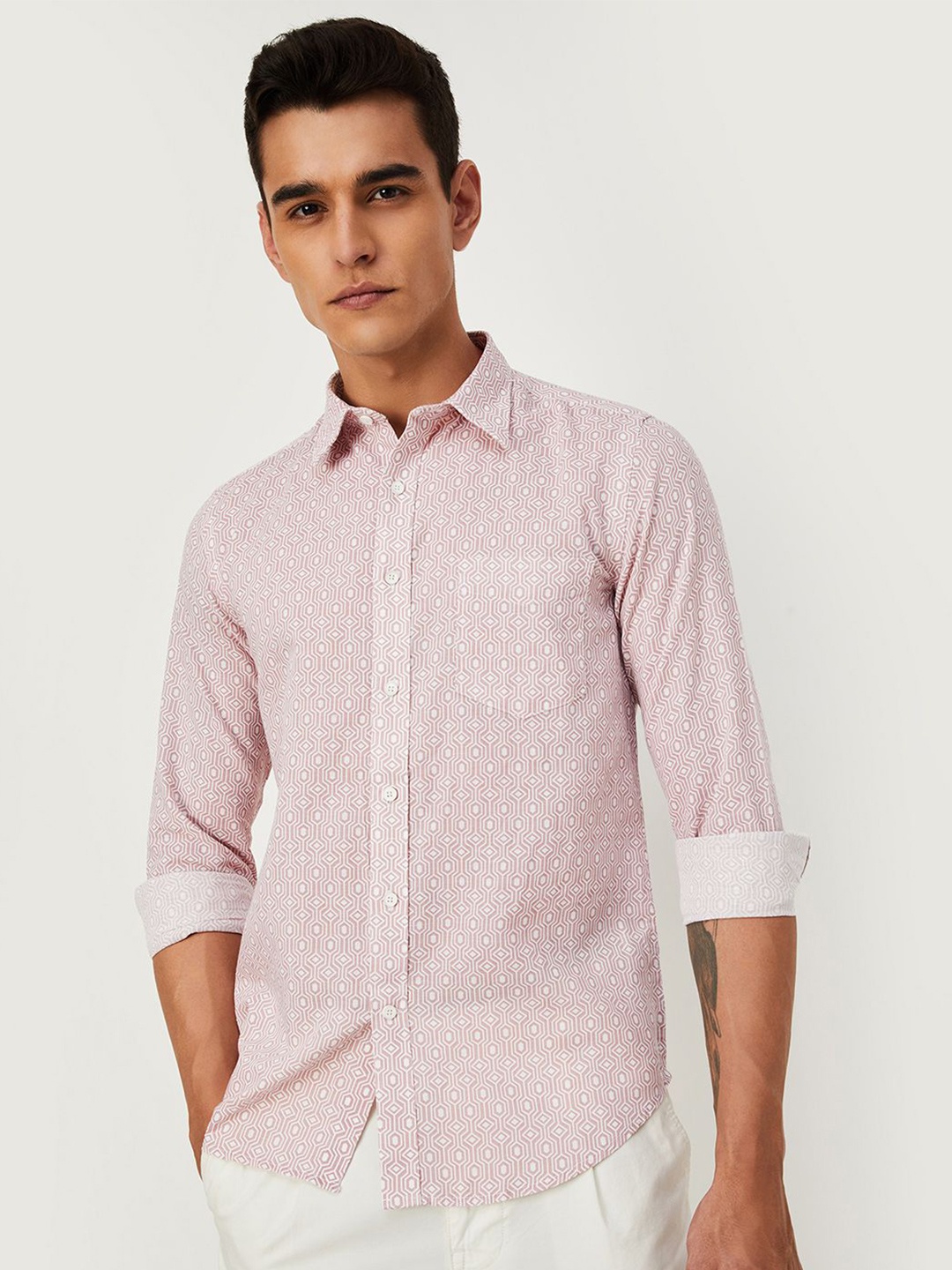 

max Men Spread Collar Micro Ditsy Printed Cotton Casual Shirt, Pink