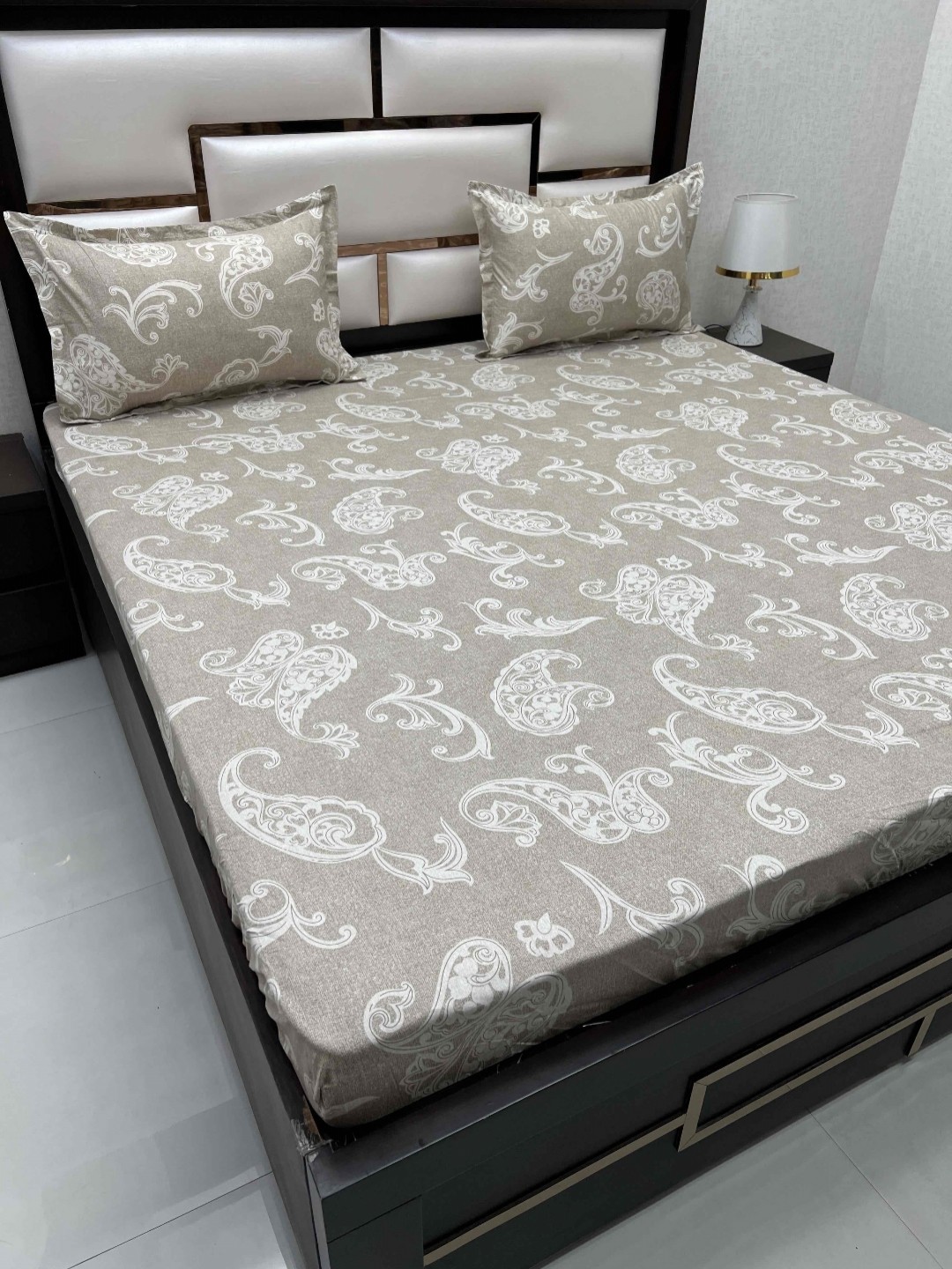 

Pure Decor Grey Ethnic Motifs 300 TC Fitted Pure Cotton King Bedsheet with 2 Pillow Covers