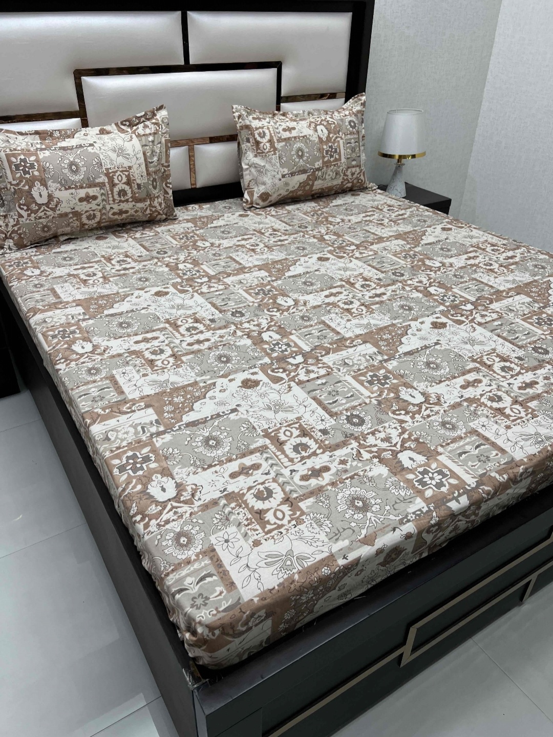 

Pure Decor Brown Printed 380 TC Pure Cotton Super King Bedsheet & 2 Pillow Covers