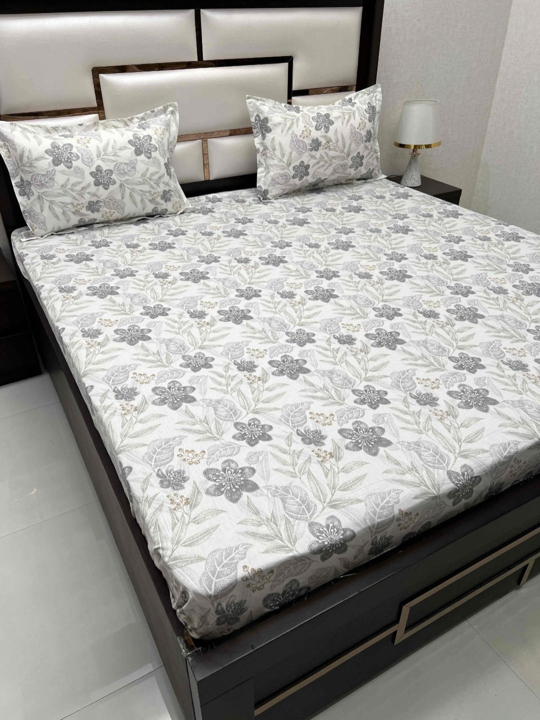 

Pure Decor Royal Velar White Printed 380 TC Pure Cotton King Bedsheet with 2 Pillow Covers