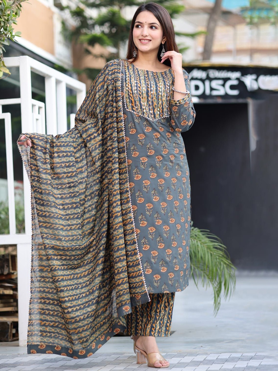 

VYKOO Floral Printed Mirror Work Straight Kurta with Trousers & Dupatta, Grey