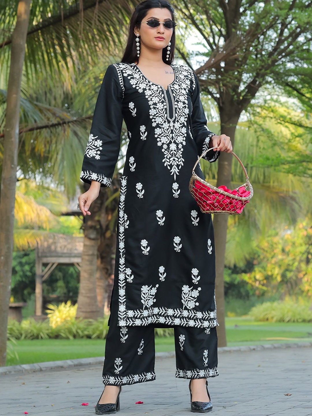 

JULEE Floral Embroidered Straight Kurta with Palazzo, Black