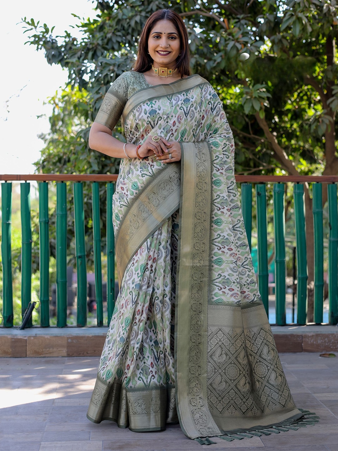 

Anaita Floral Zari Pure Silk Bandhani Saree, Green