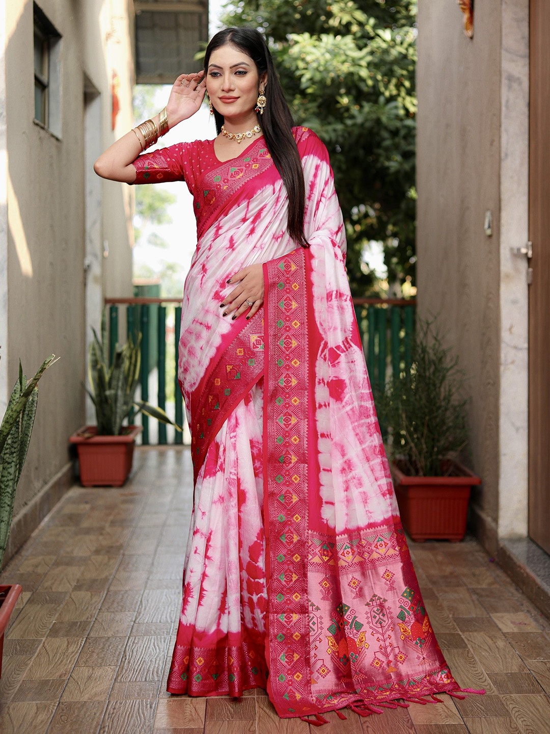 

Anaita Tie and Dye Zari Pure Silk Saree, Pink