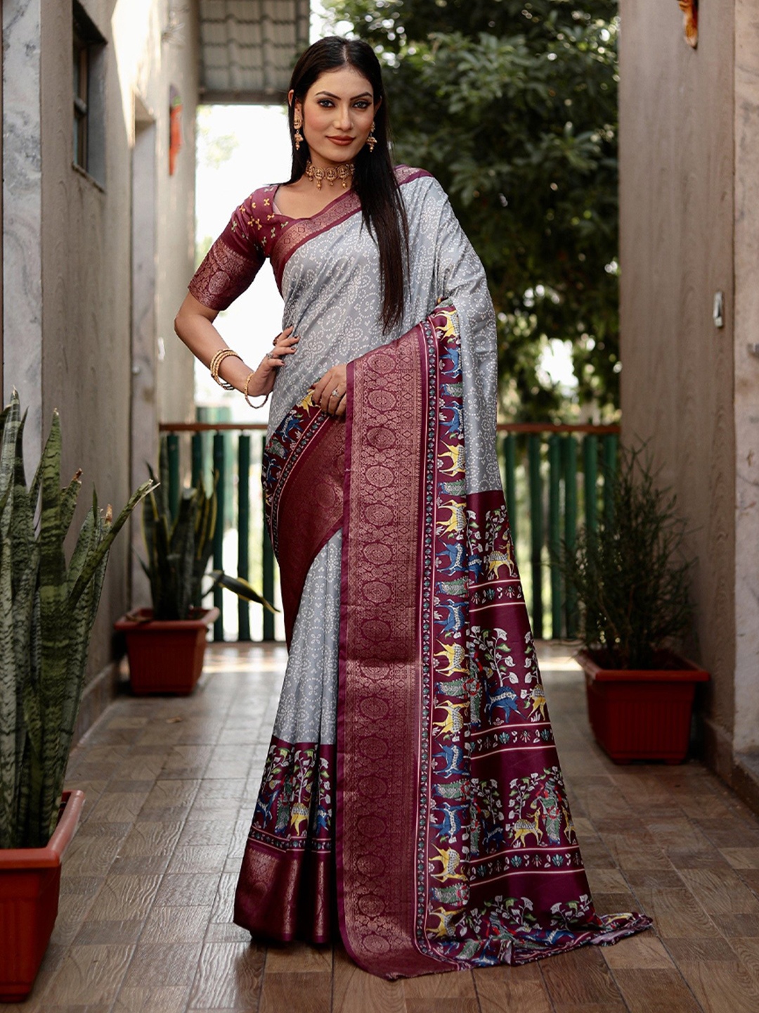 

Anaita Floral Zari Pure Silk Bandhani Saree, Grey