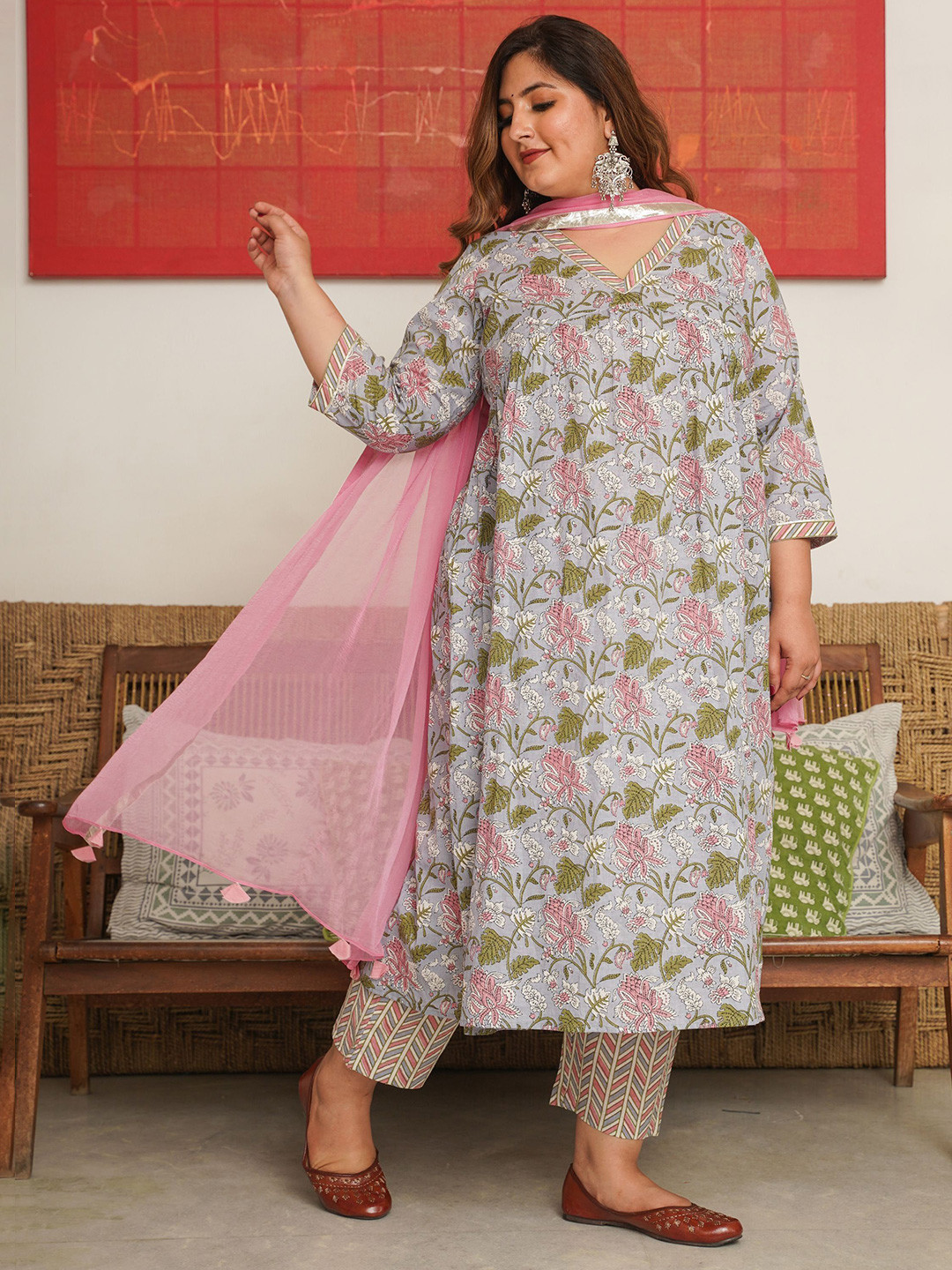

NANGALIA RUCHIRA Floral Printed Pure Cotton Straight Kurta With Trousers & Dupatta, Grey
