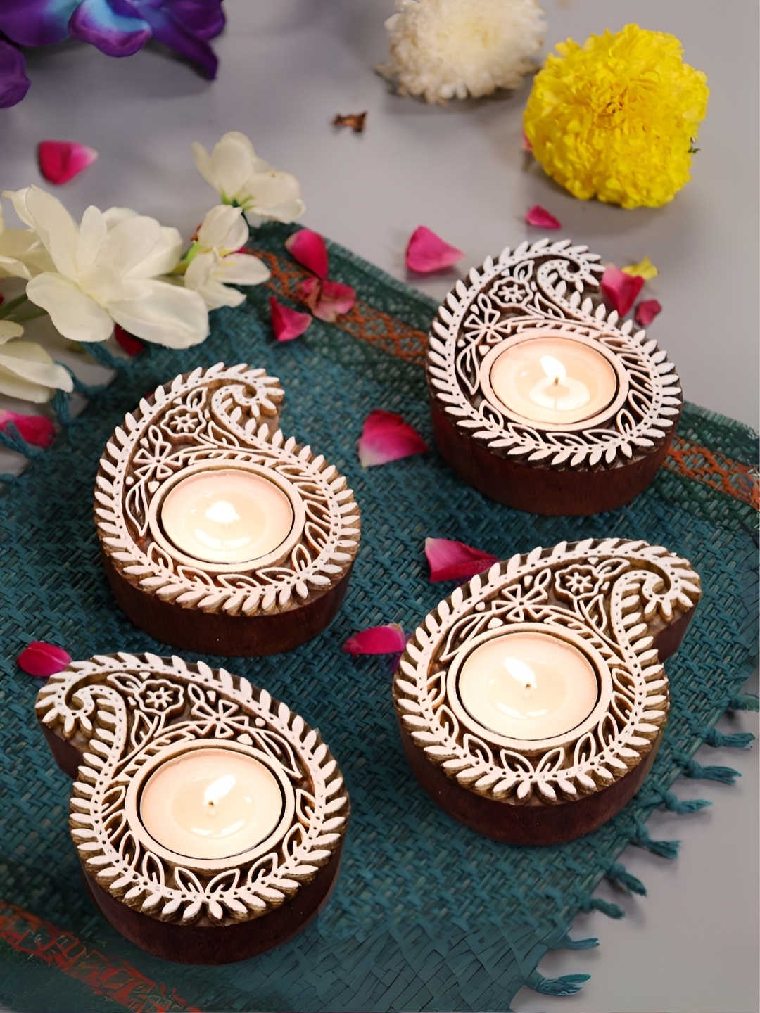 

Peepul Tree White & Brown 4 Pieces Wooden Diyas
