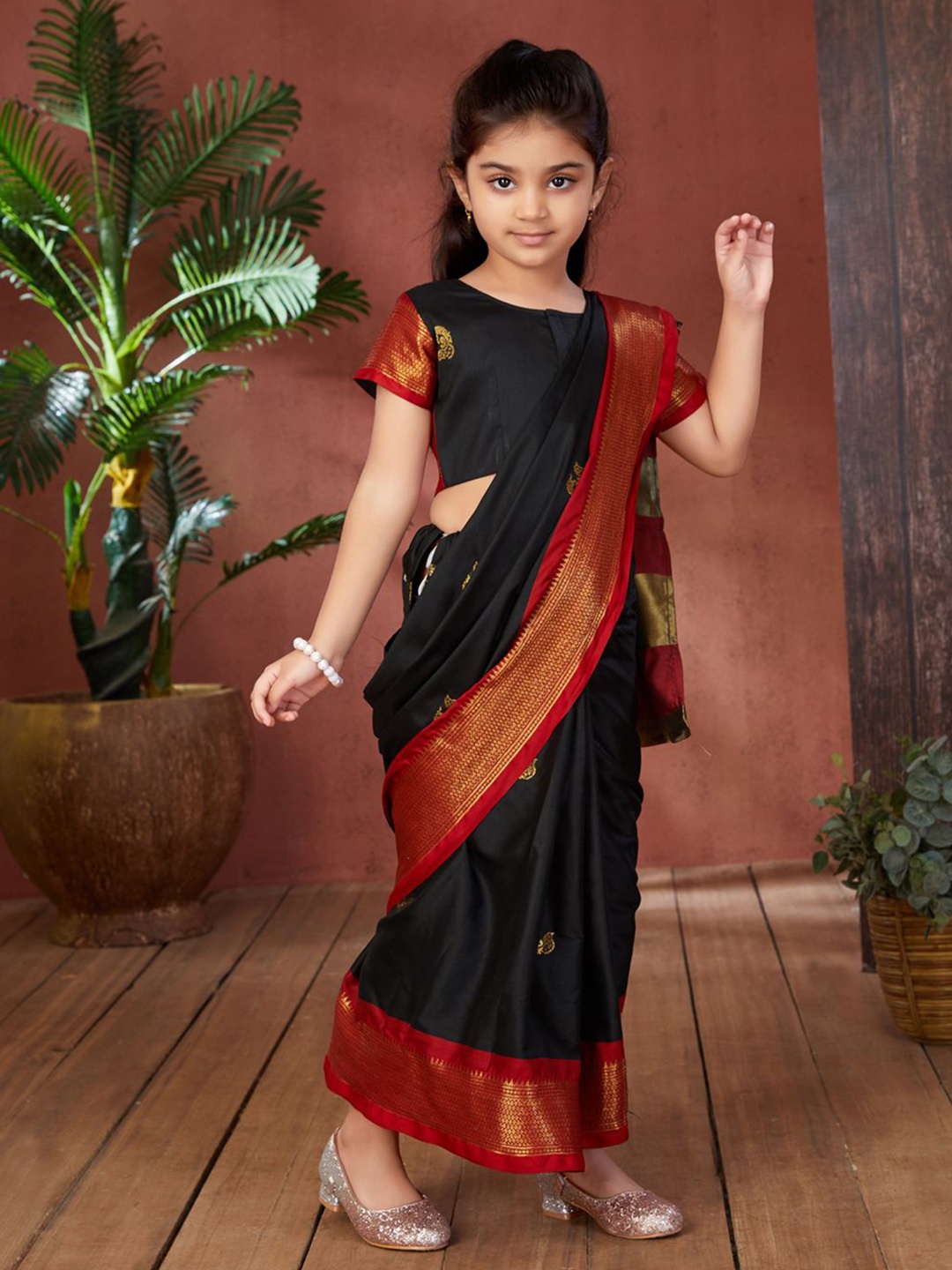 

BAESD Zari Art Silk Saree, Black