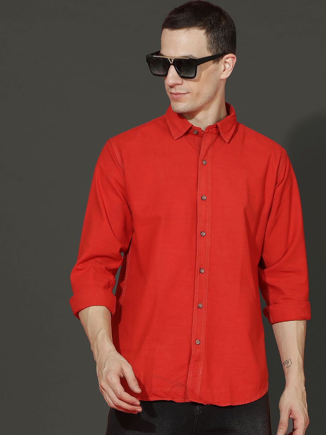 

EPPE Men Smart Cutaway Collar Solid Denim Casual Shirt, Red