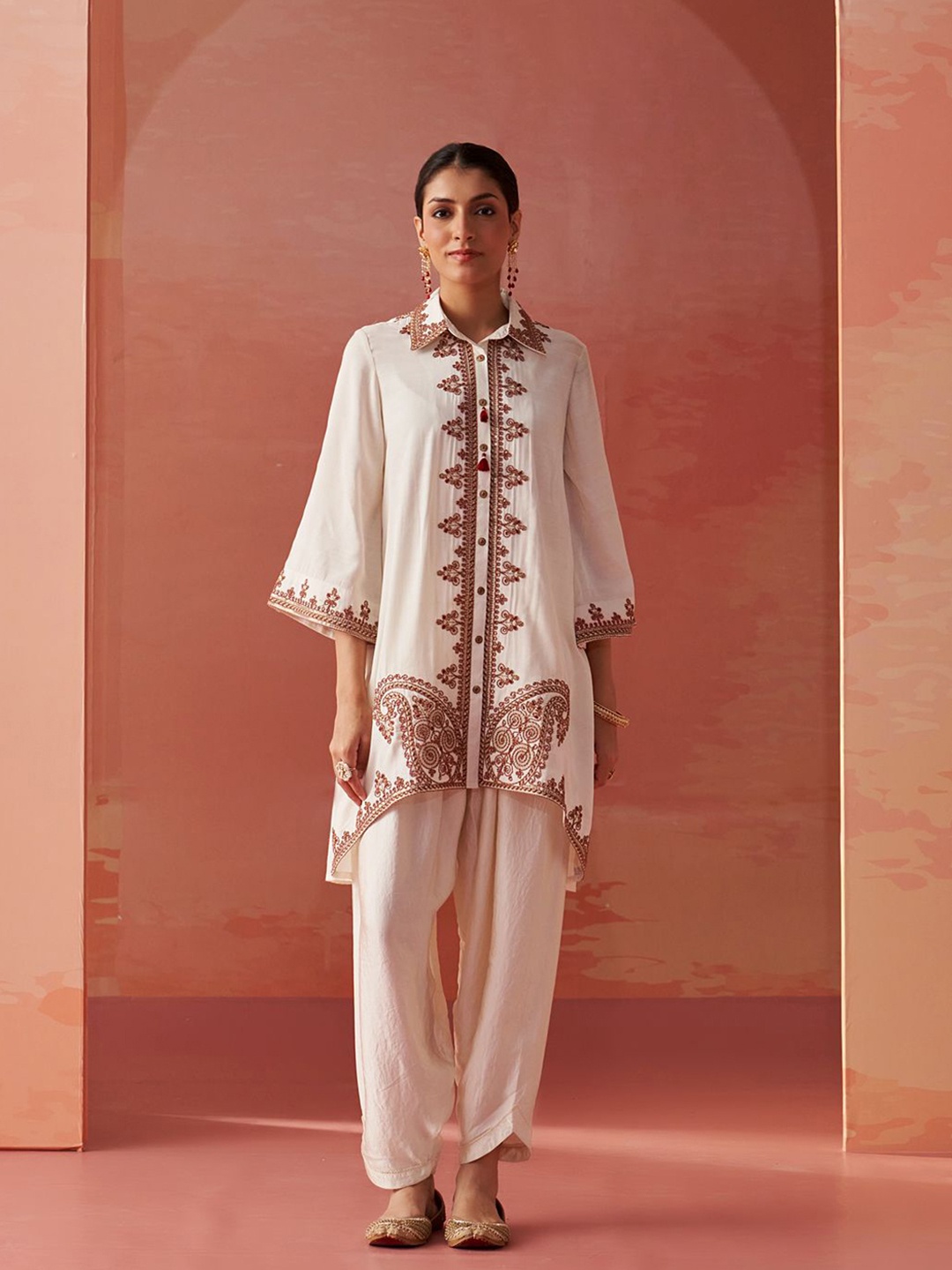 

Lakshita Paisley Embroidered Floral Kurta, Off white