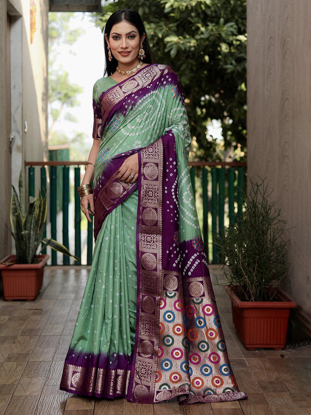 

Anaita Bandhani Zari Pure Silk Bandhani Saree, Fluorescent green