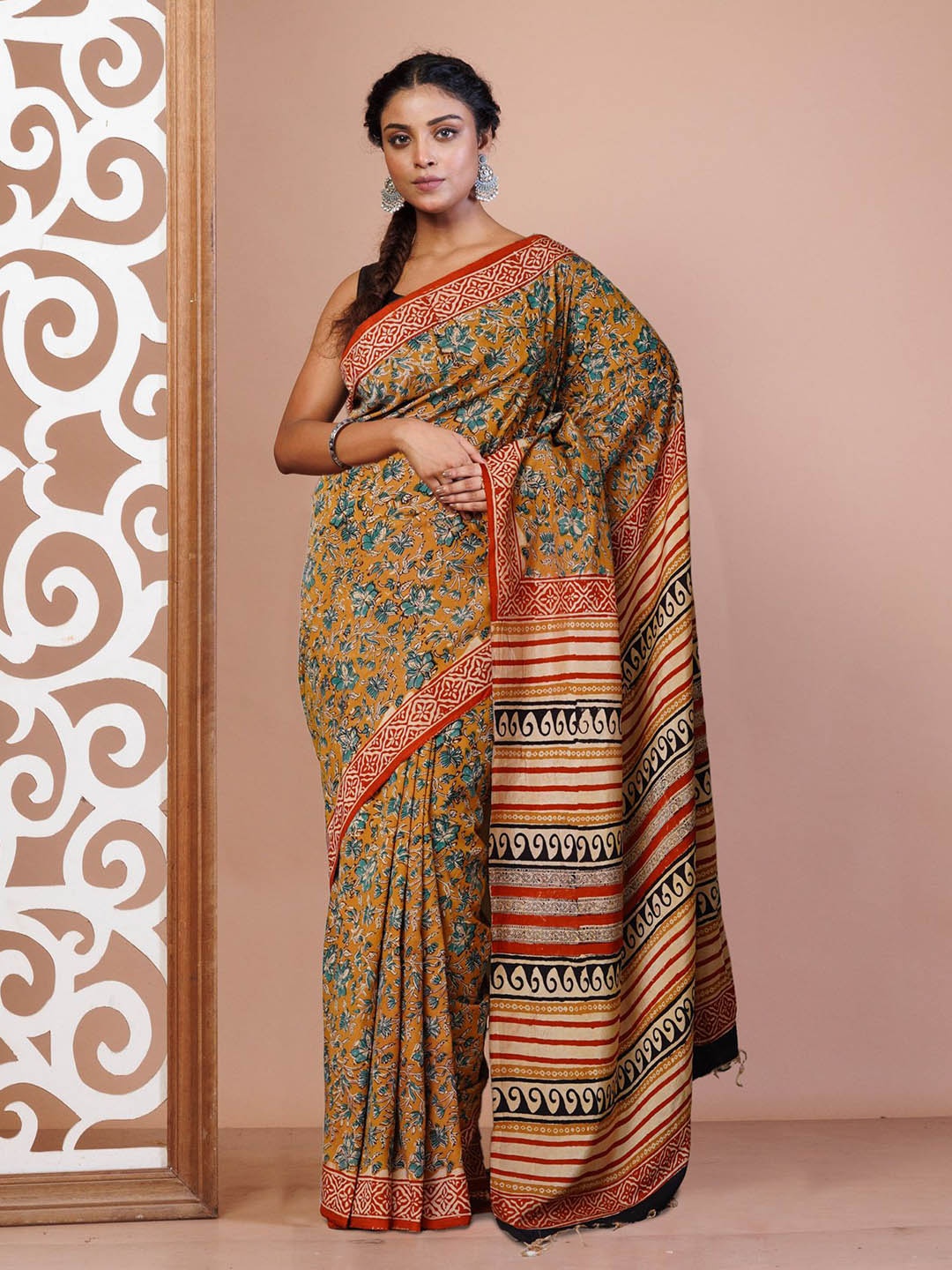

Unnati Silks Floral Pure Cotton Handloom Block Print Saree, Brown