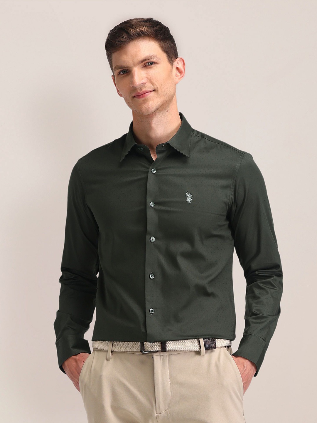 

U.S. Polo Assn. Men Classic Cutaway Collar Solid Cotton Formal Shirt, Green