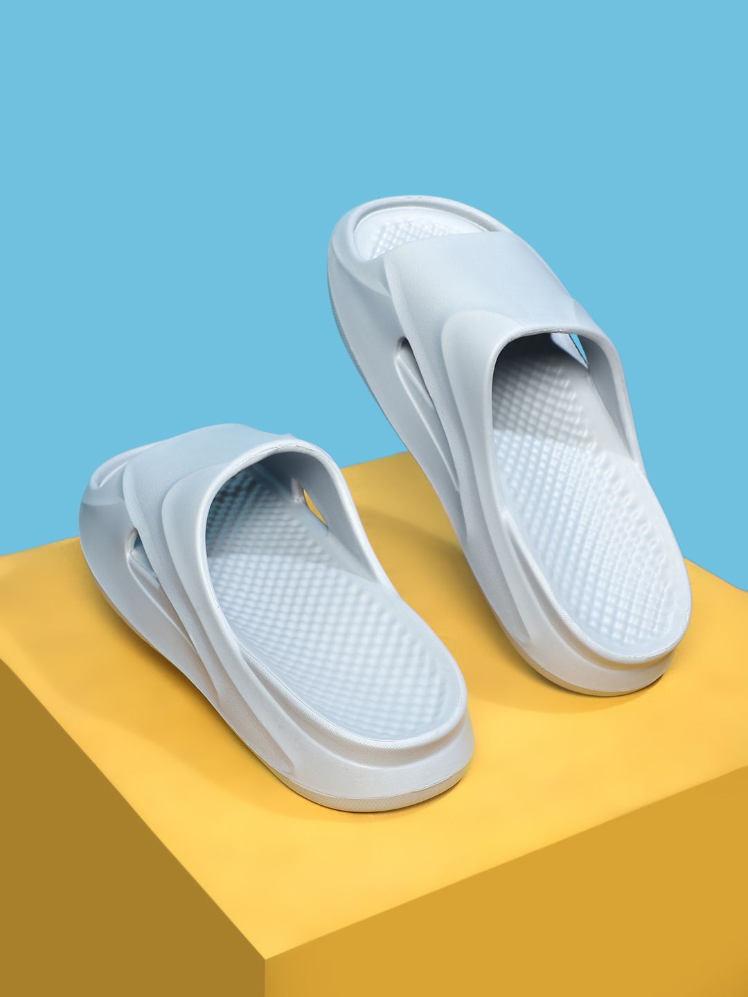

TAG 7 Women Rubber Sliders, Grey
