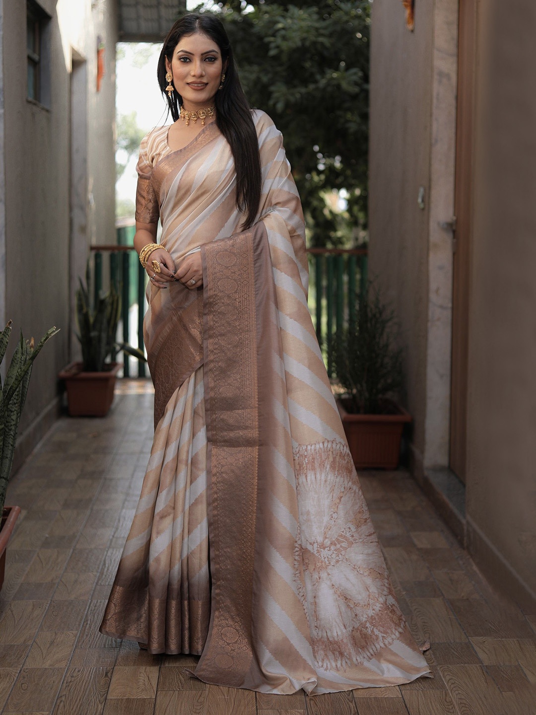 

Anaita Woven Design Zari Pure Silk Leheriya Saree, Cream