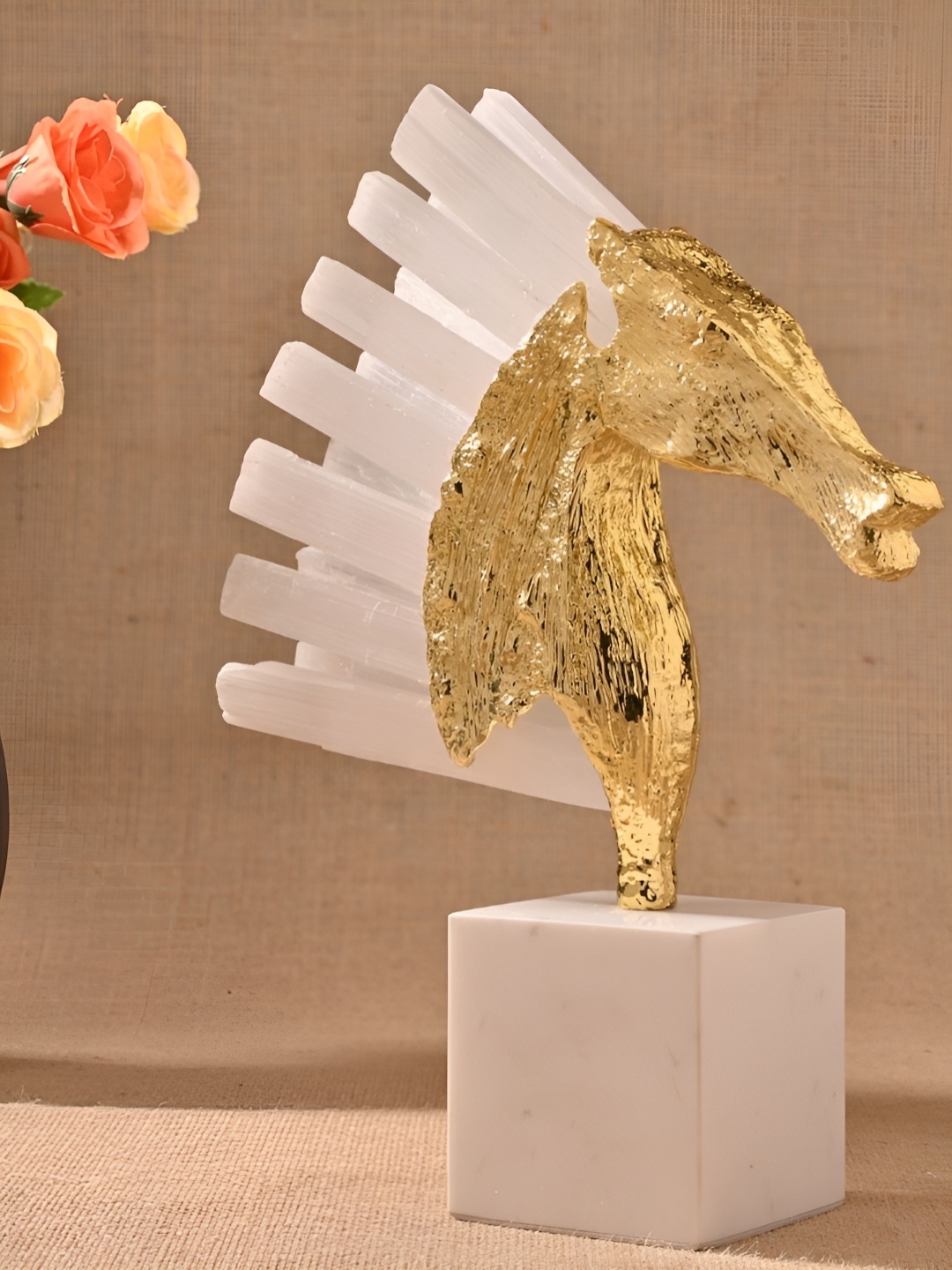 

SMOKEY COCKTAIL Gold-Toned & White Medium Horse Head In Stone Figurine Showpiece