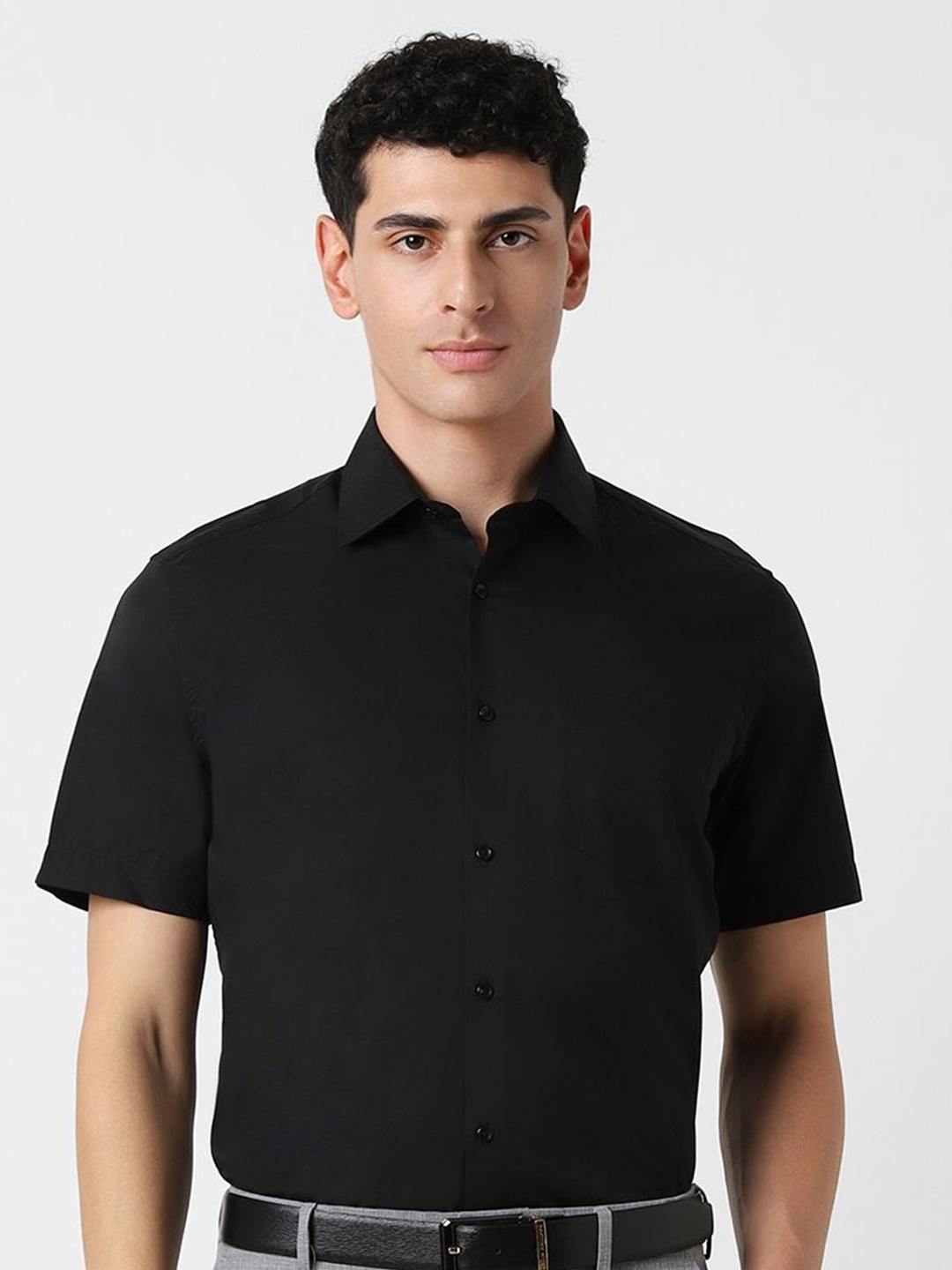 

Van Heusen Men Spread Collar Solid Cotton Formal Shirt, Black