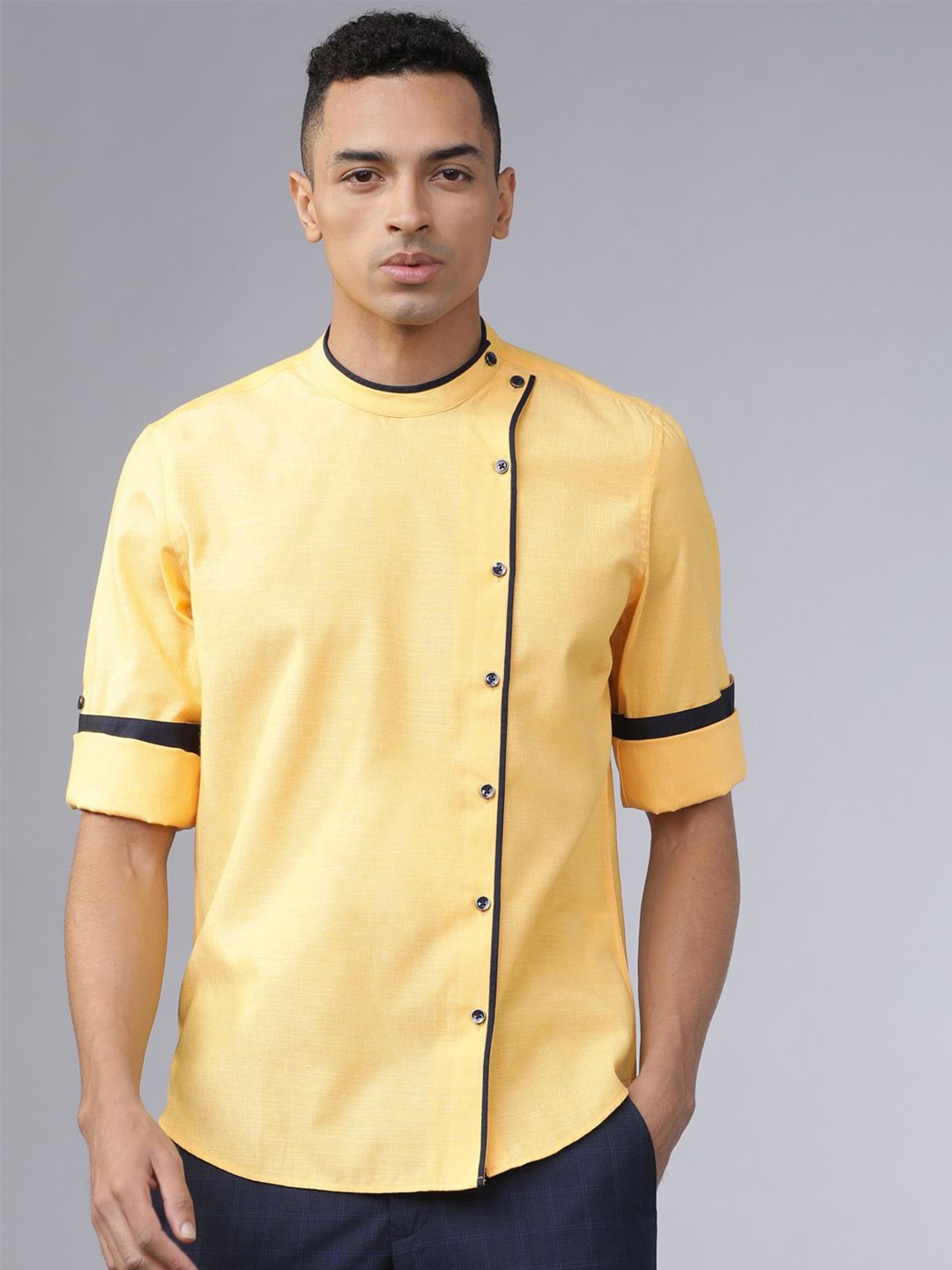 

HIGHLANDER Men Solid Slim Fit Shirt, Mustard