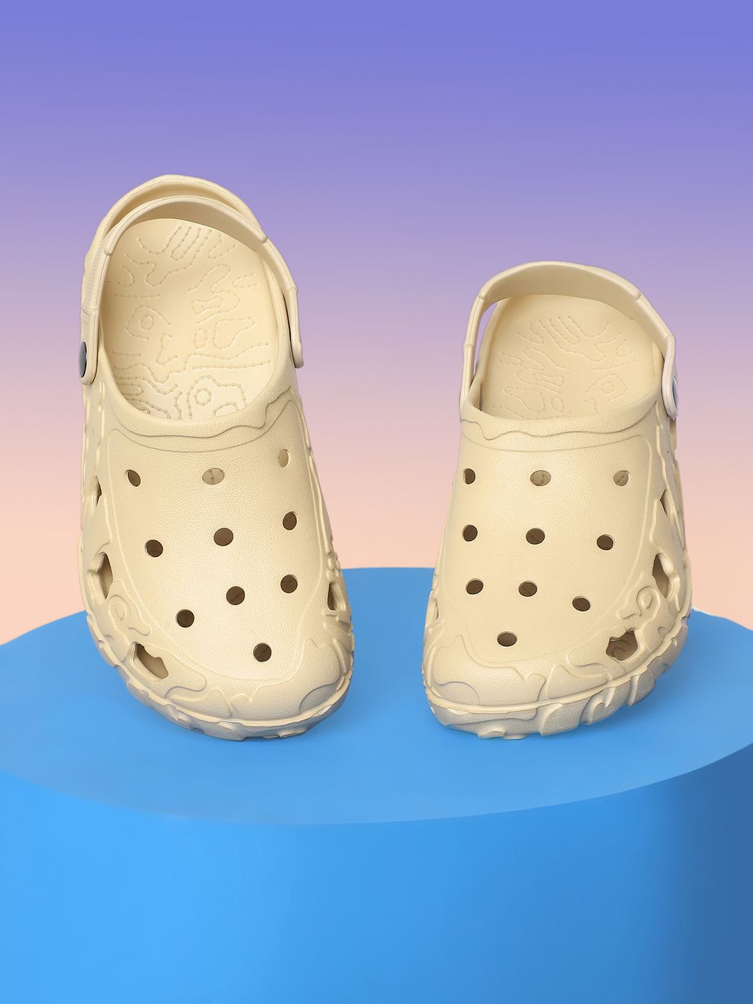 

TAG 7 Women Rubber Clogs, Beige