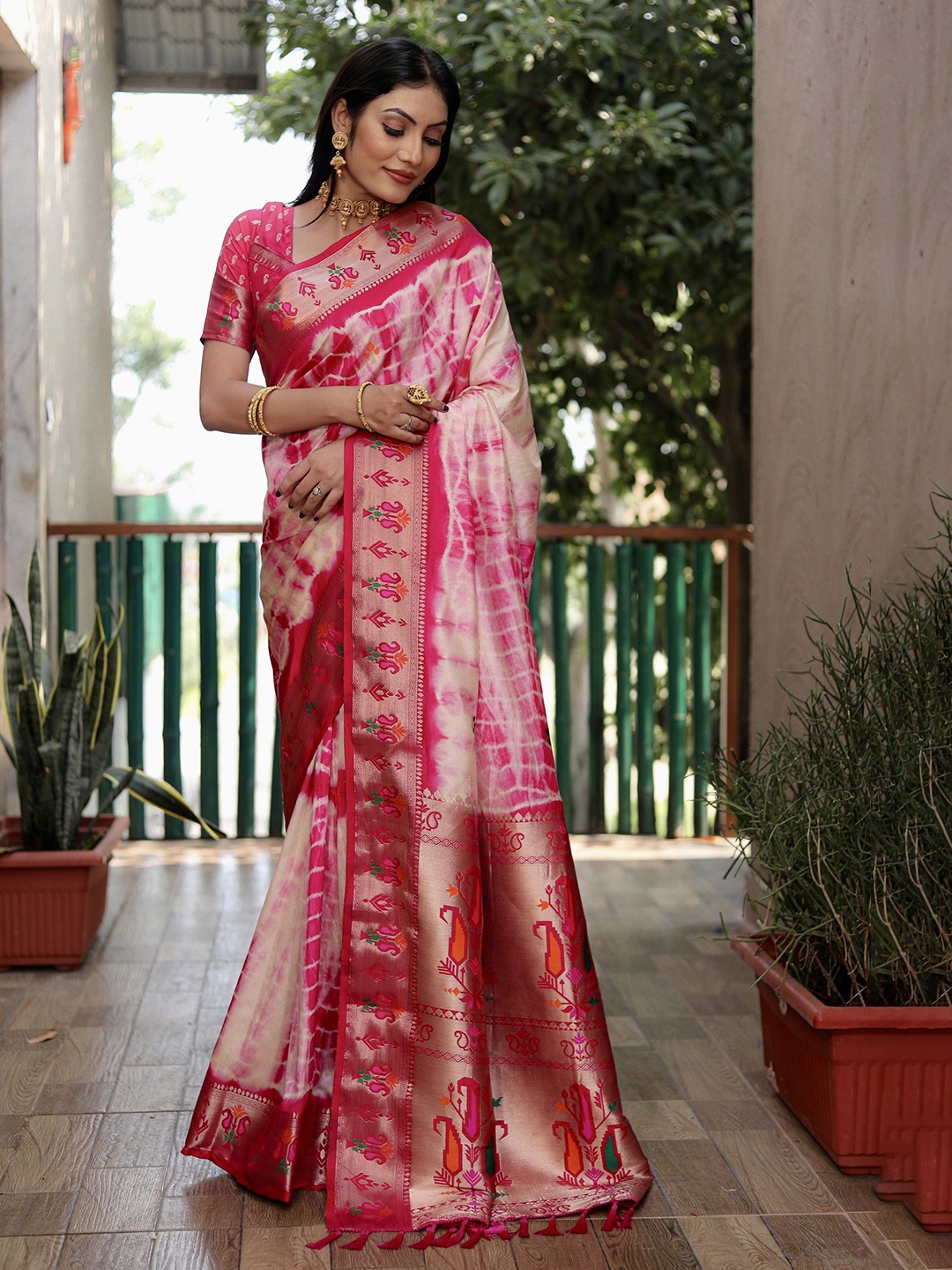 

Anaita Tie and Dye Zari Pure Silk Saree, Pink