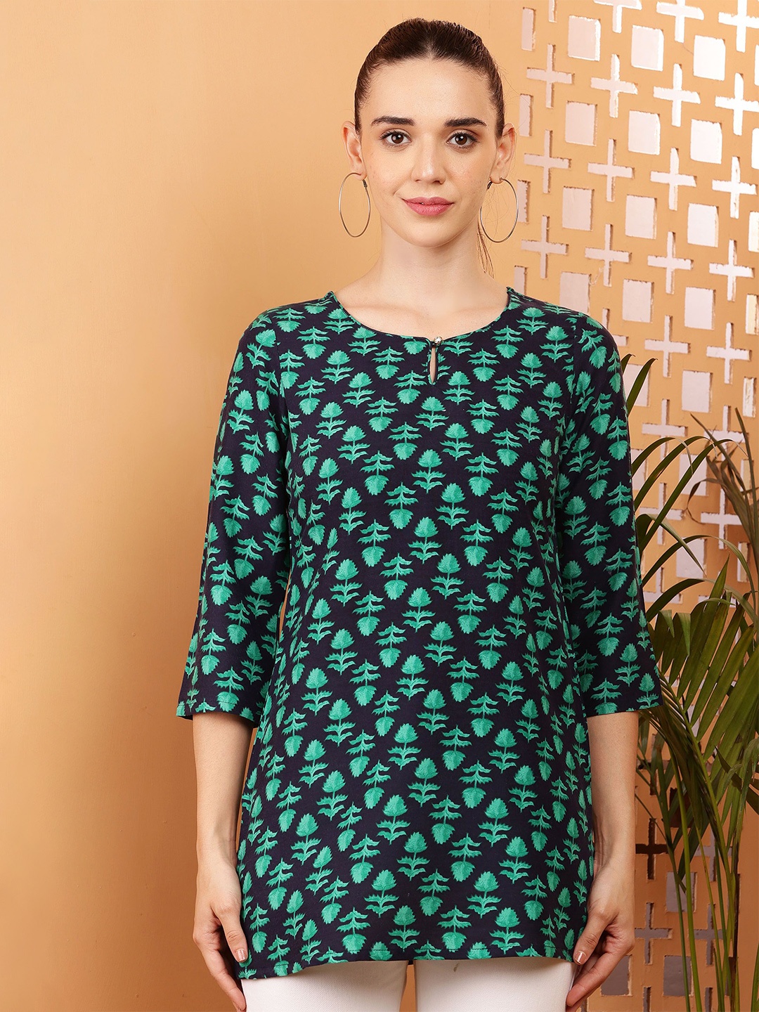 

Akshatani Floral Printed Pure Cotton Kurti, Green