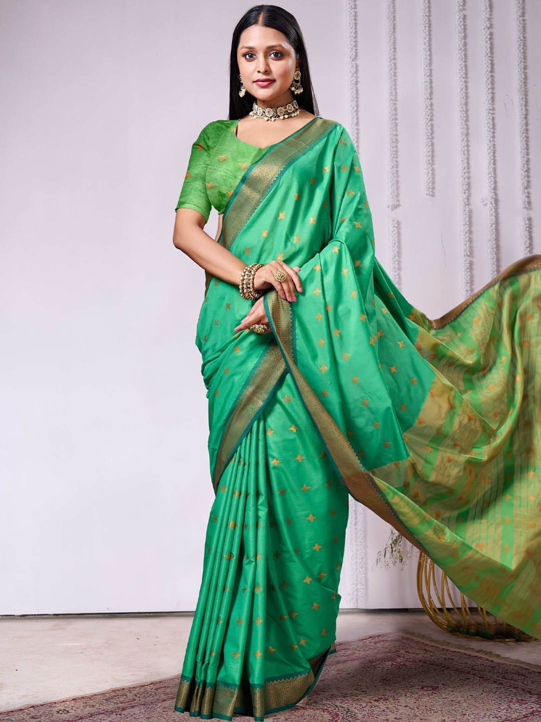 

Mitera Woven Design Zari Art Silk Banarasi Saree, Green