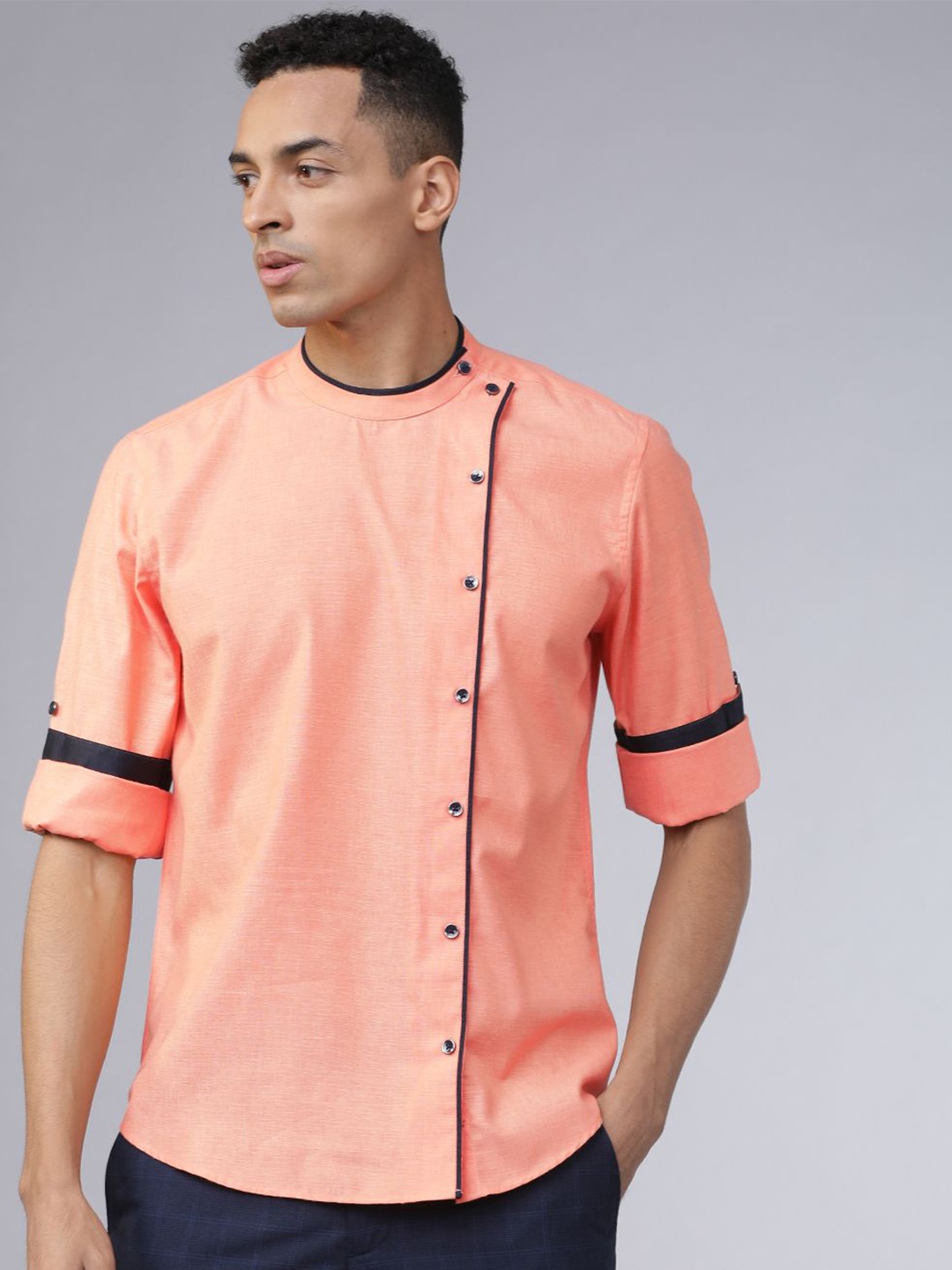 

HIGHLANDER Men Solid Slim Fit Shirt, Peach