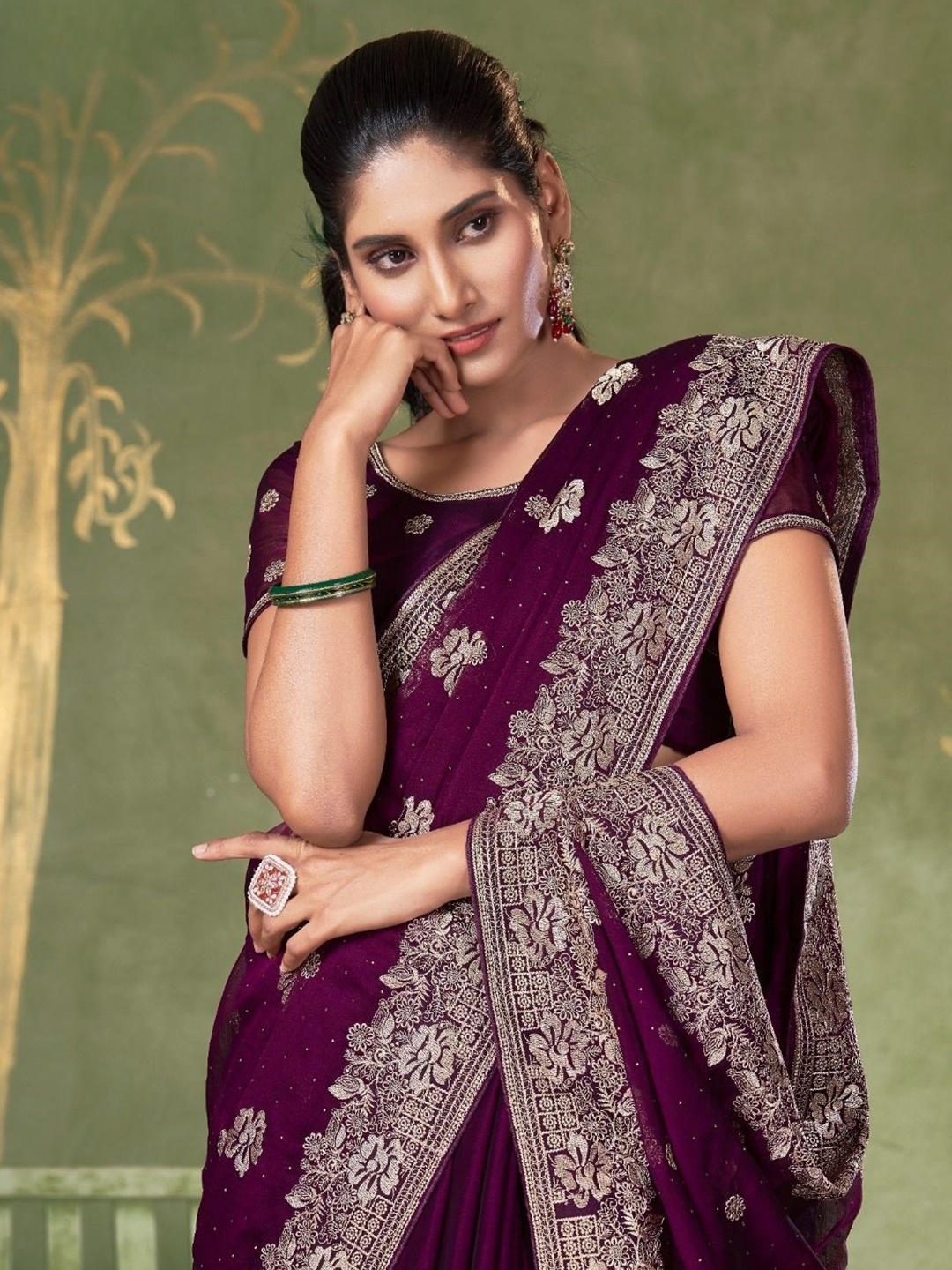 

Mitera Embellished Beads and Stones Pure Chiffon Saree, Purple