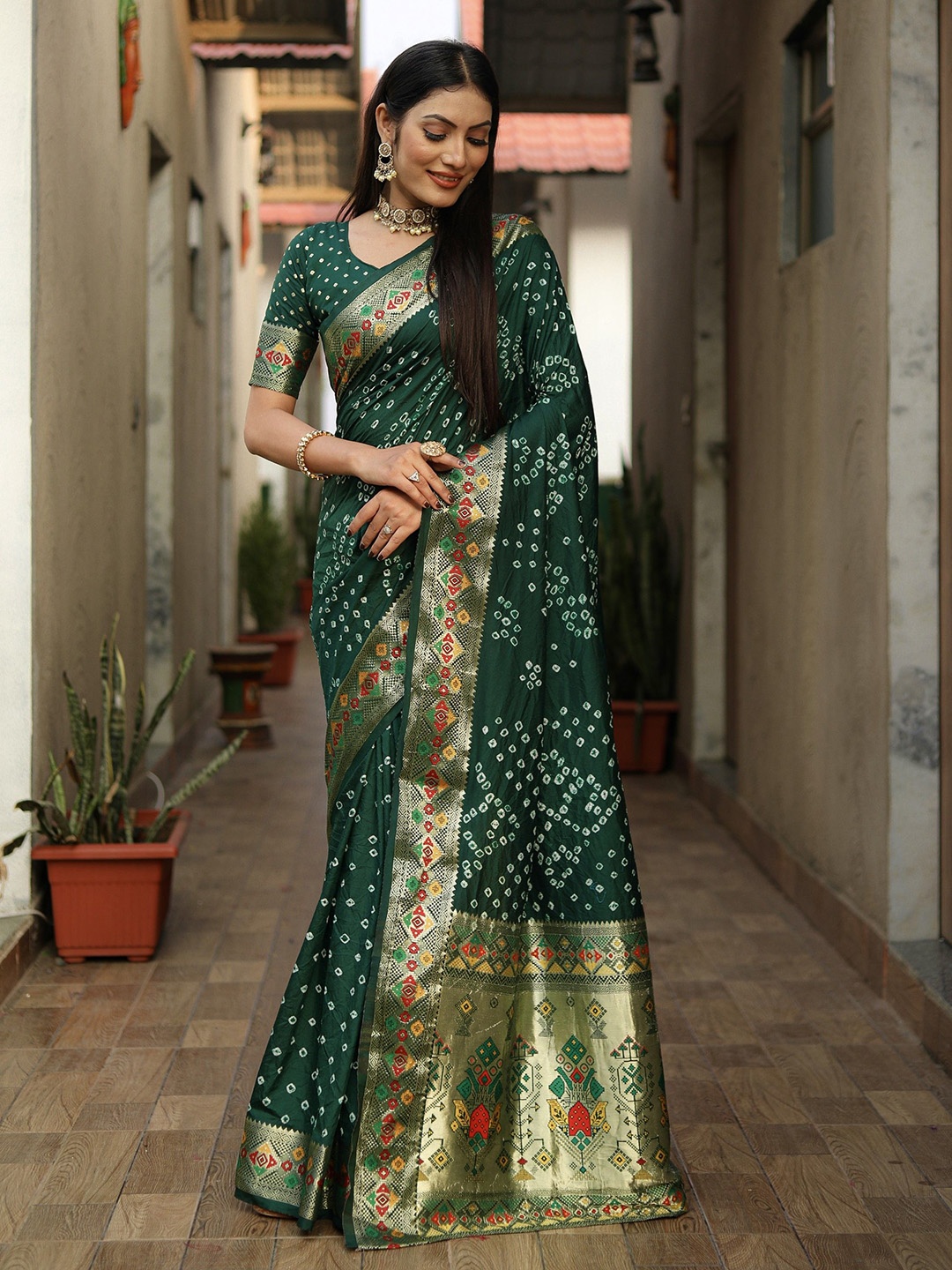 

Anaita Bandhani Zari Pure Silk Saree, Green