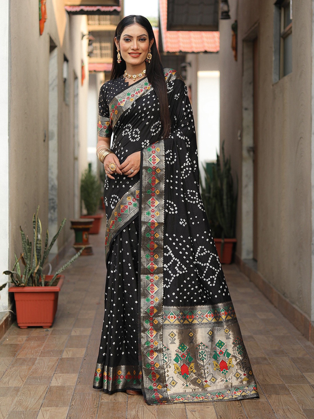 

Anaita Bandhani Zari Pure Silk Saree, Black
