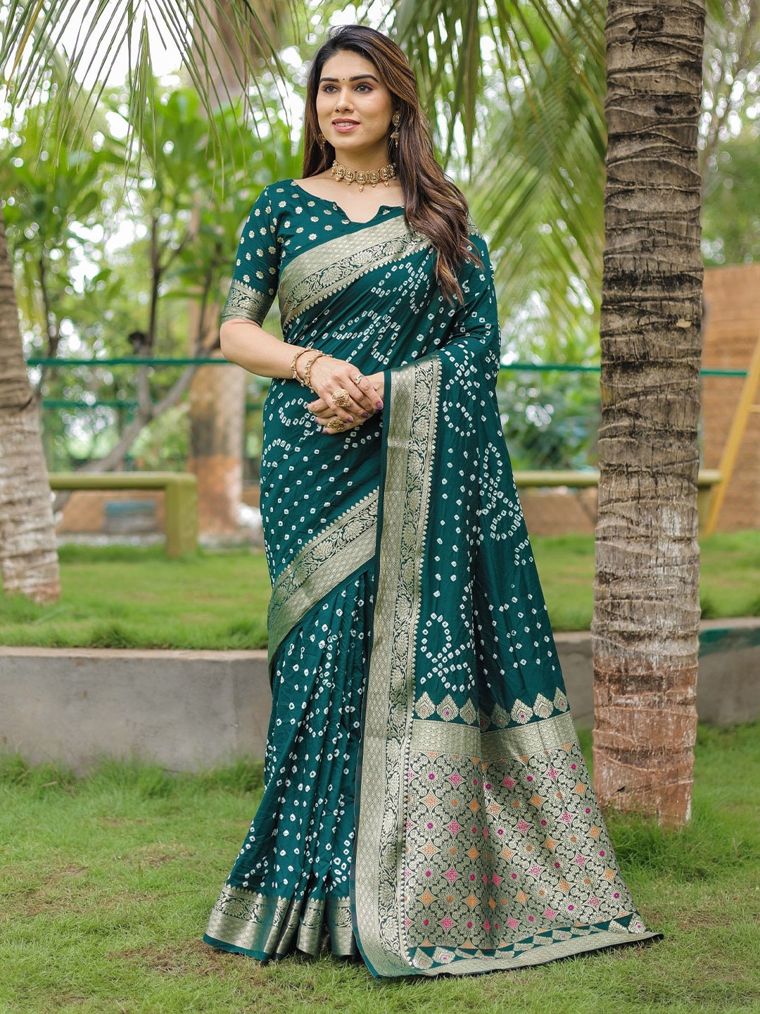 

Anaita Printed Zari Pure Silk Bandhani Saree, Green
