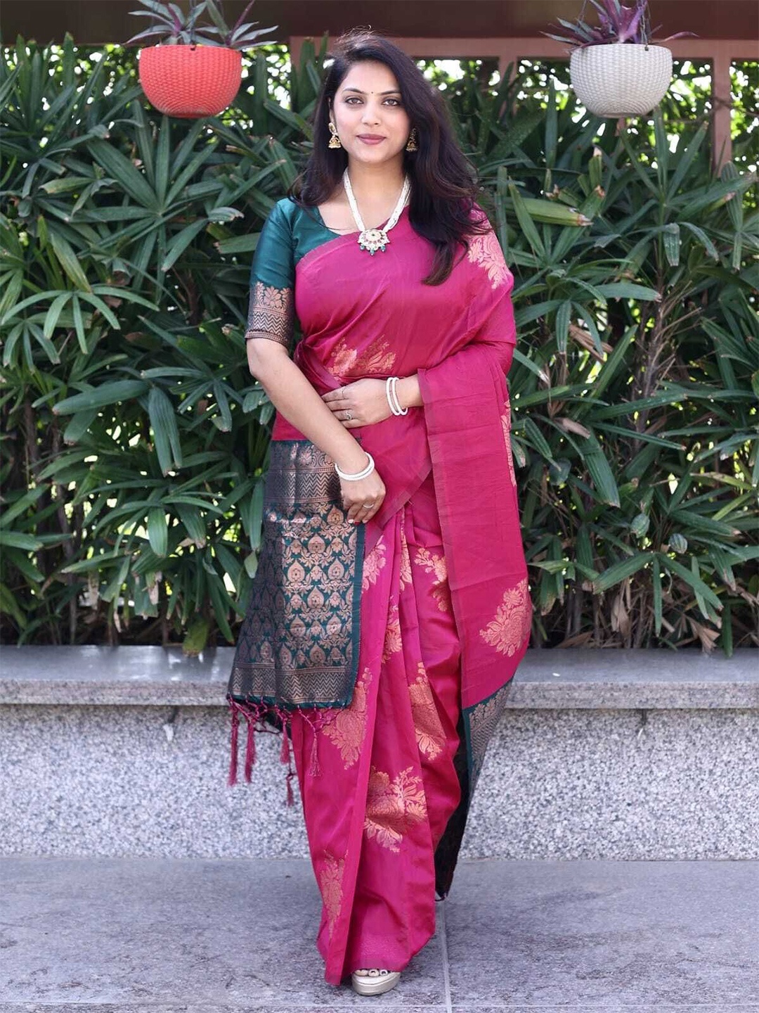 

RASVRITI Woven Design Zari Art Silk Banarasi Saree, Pink